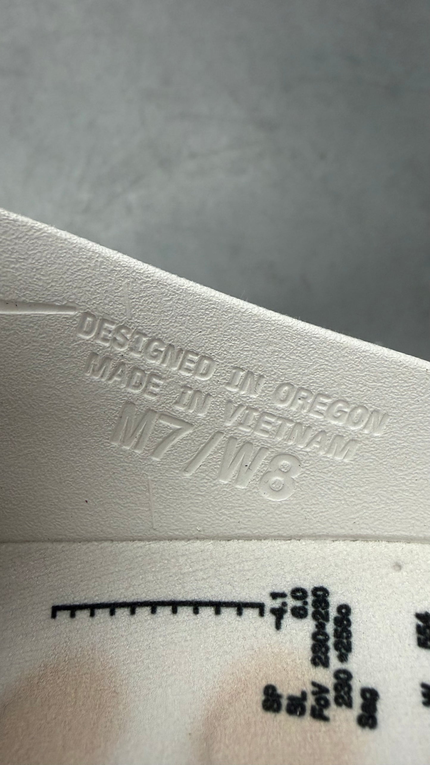 NIKE MIND 001 SLIDE SUMMIT WHITE (WOMEN'S SIZE 8)