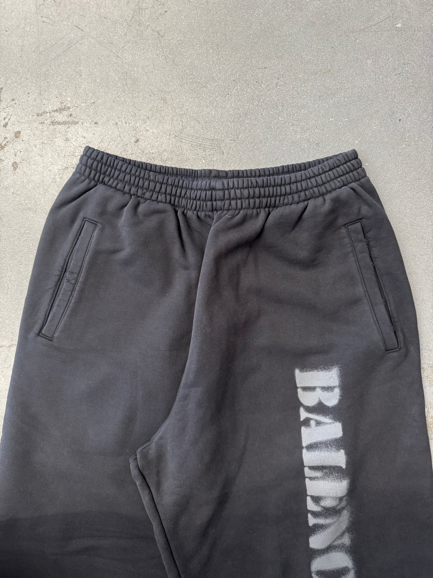 BALENCIAGA STENCIL TYPE BAGGY SWEATPANT - BLACK