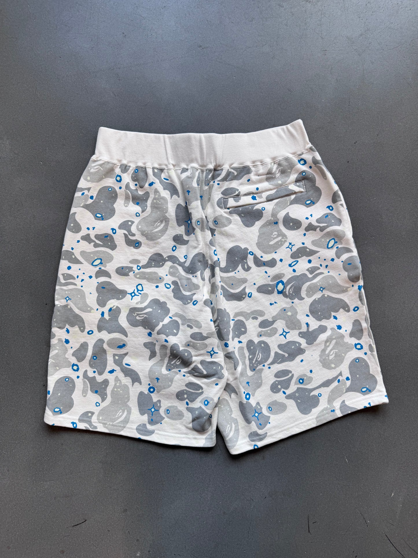 SS20 A BATHING APE BAPE SPACE CAMO WIDE SWEATSHORT - WHITE (XL) (NWT)