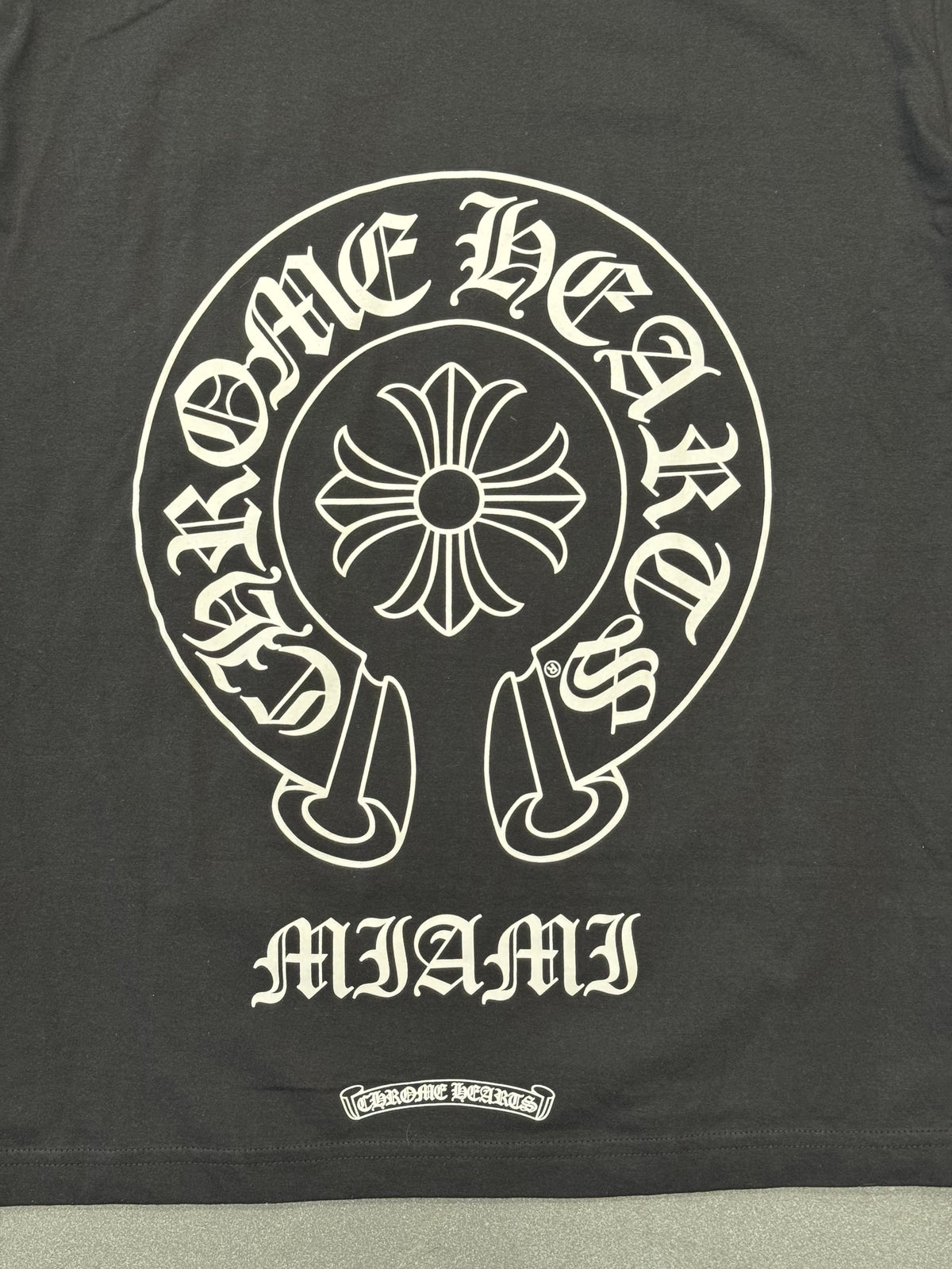 CHROME HEARTS MIAMI EXCLUSIVE HORSESHOE POCKET TEE - BLACK