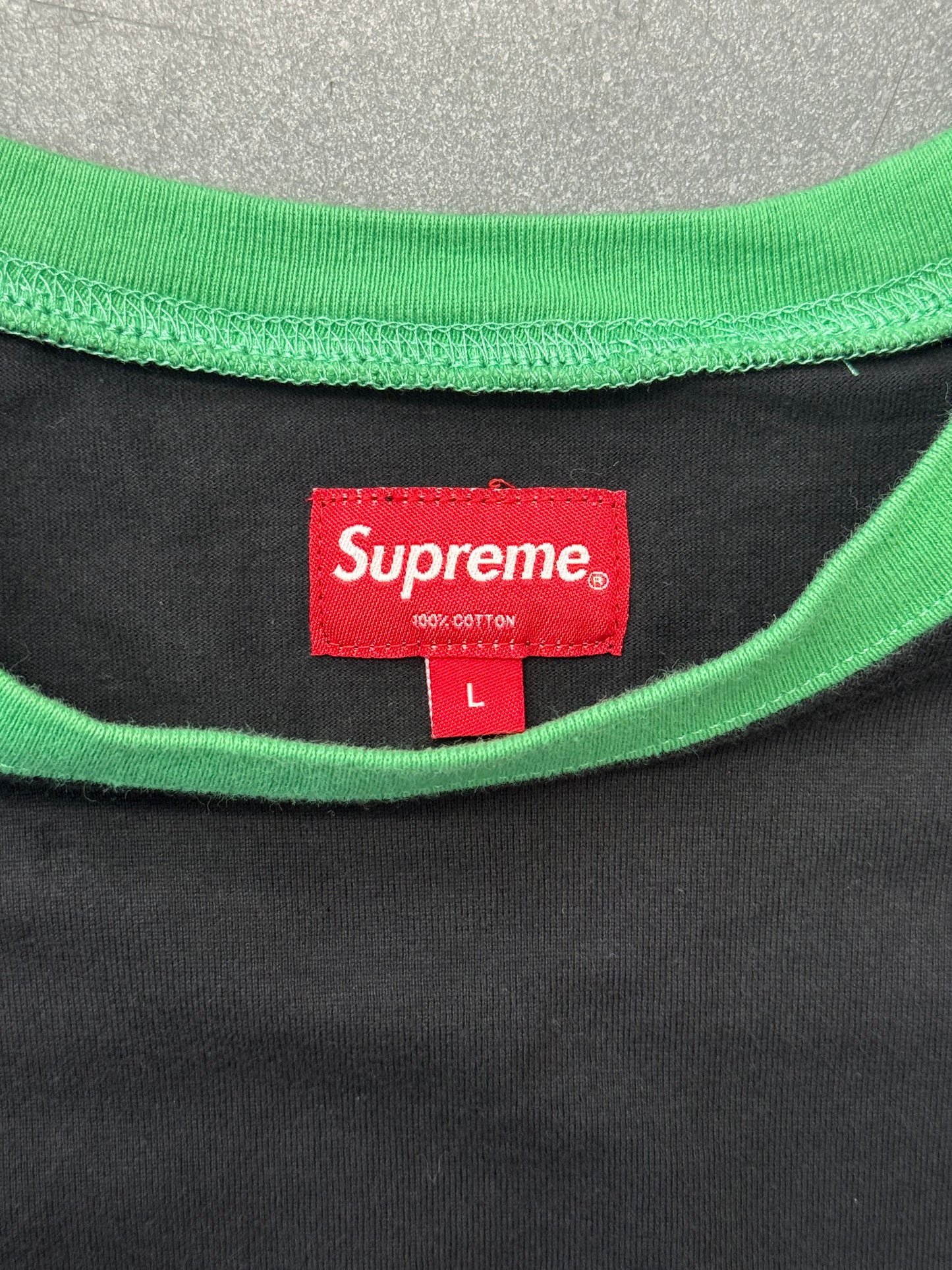 2020 SUPREME BEVEL TEXT RINGER TEE - BLACK