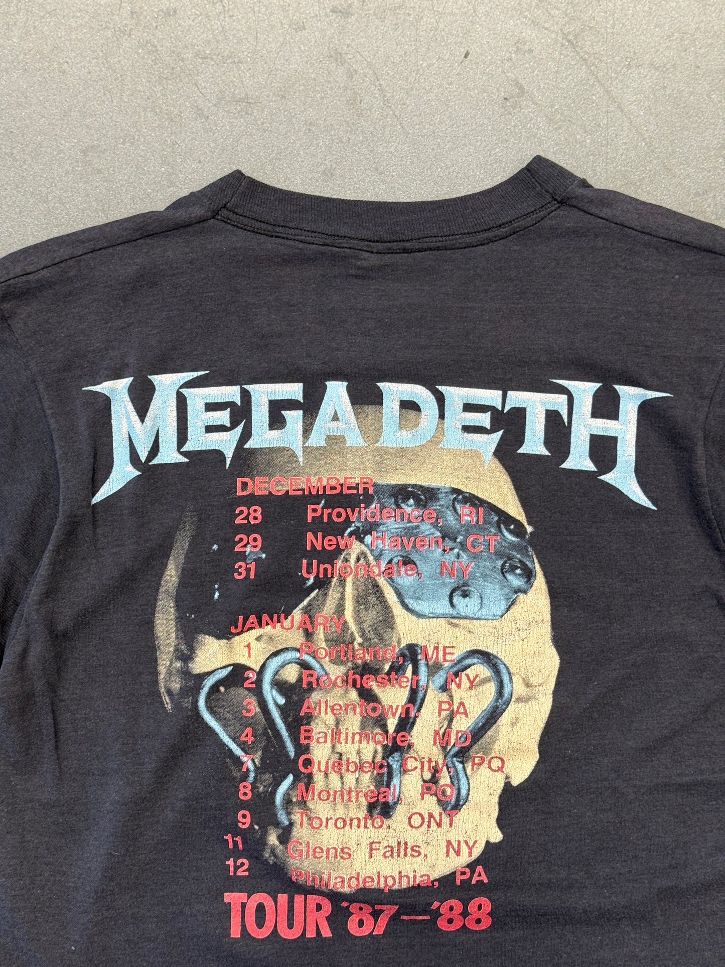 1988 MEGADETH "PEACE SELLS BUT WHO'S BUYING?" WORLD TOUR TEE  (CUT TAG)