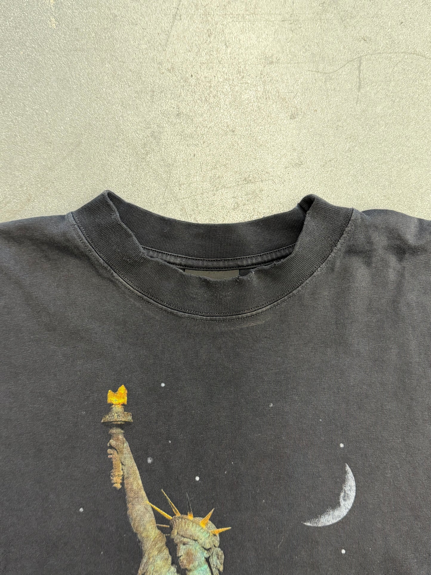 BALENCIAGA STATUE OF LIBERTY PARIS TEE