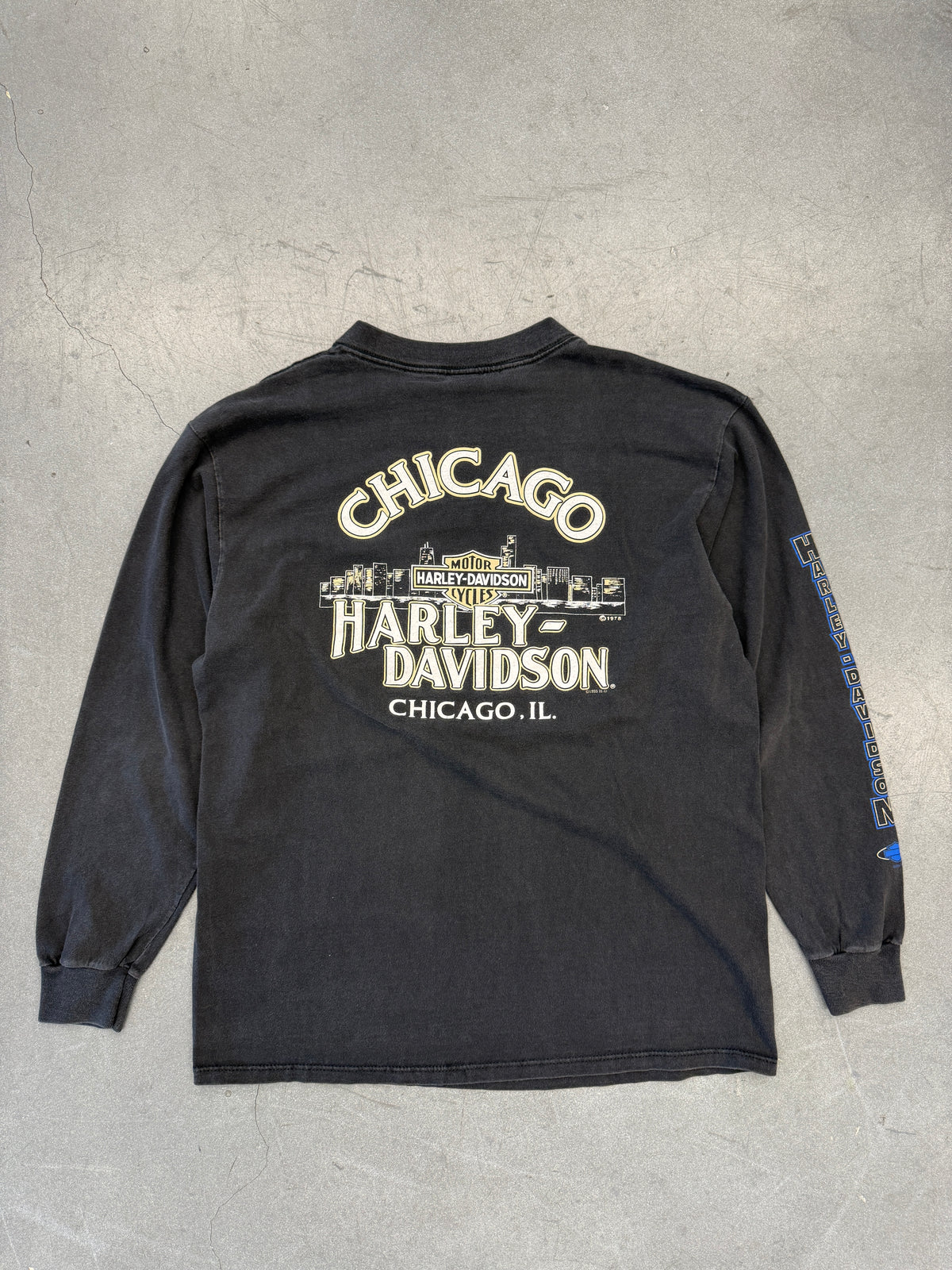 2000 HARLEY-DAVIDSON CHICAGO, ILLINOIS LONGSLEEVE POCKET TEE (HARLEY DAVIDSON TAG)