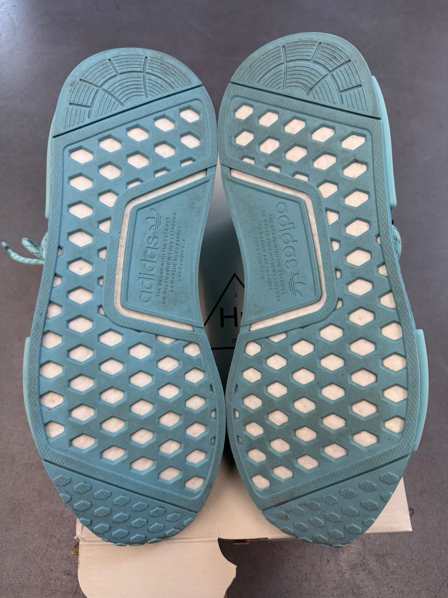 2021 SIZE 8.5 ADIDAS NMD HU PHARRELL WILLIAMS CLEAR AQUA (WITH BOX)