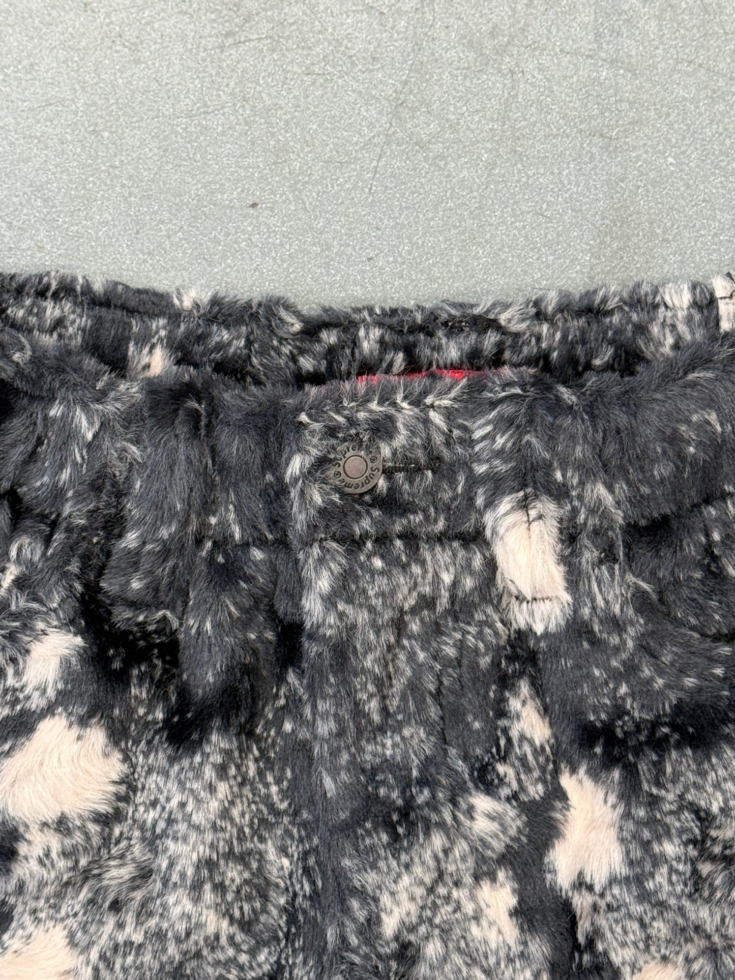 SS24 SUPREME FAUX FUR SHORT - BLACK