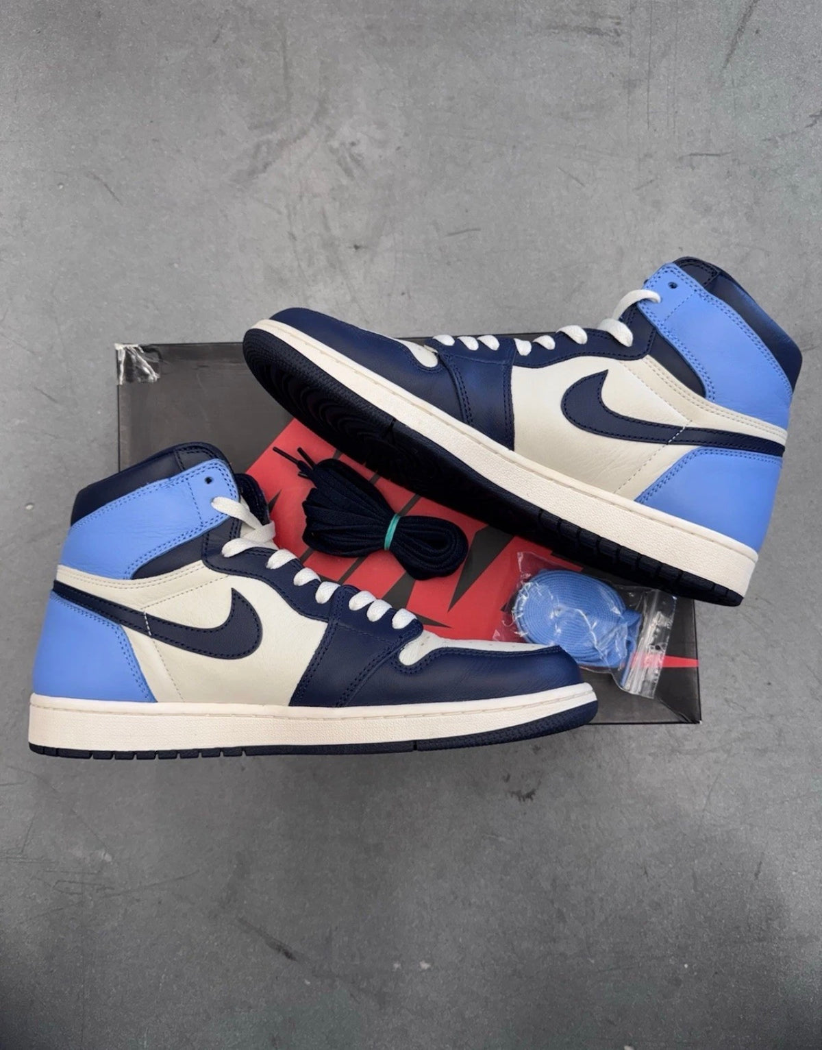 2019 SIZE 10.5 JORDAN 1 RETRO HIGH OBSIDIAN WITH BOX