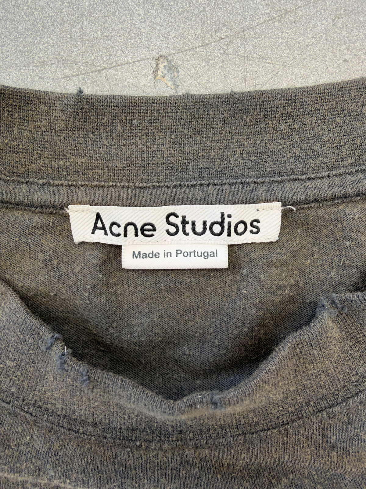 FW24 ACNE STUDIOS LEATHER LOGO LONG SLEEVE TEE - FADED BLACK
