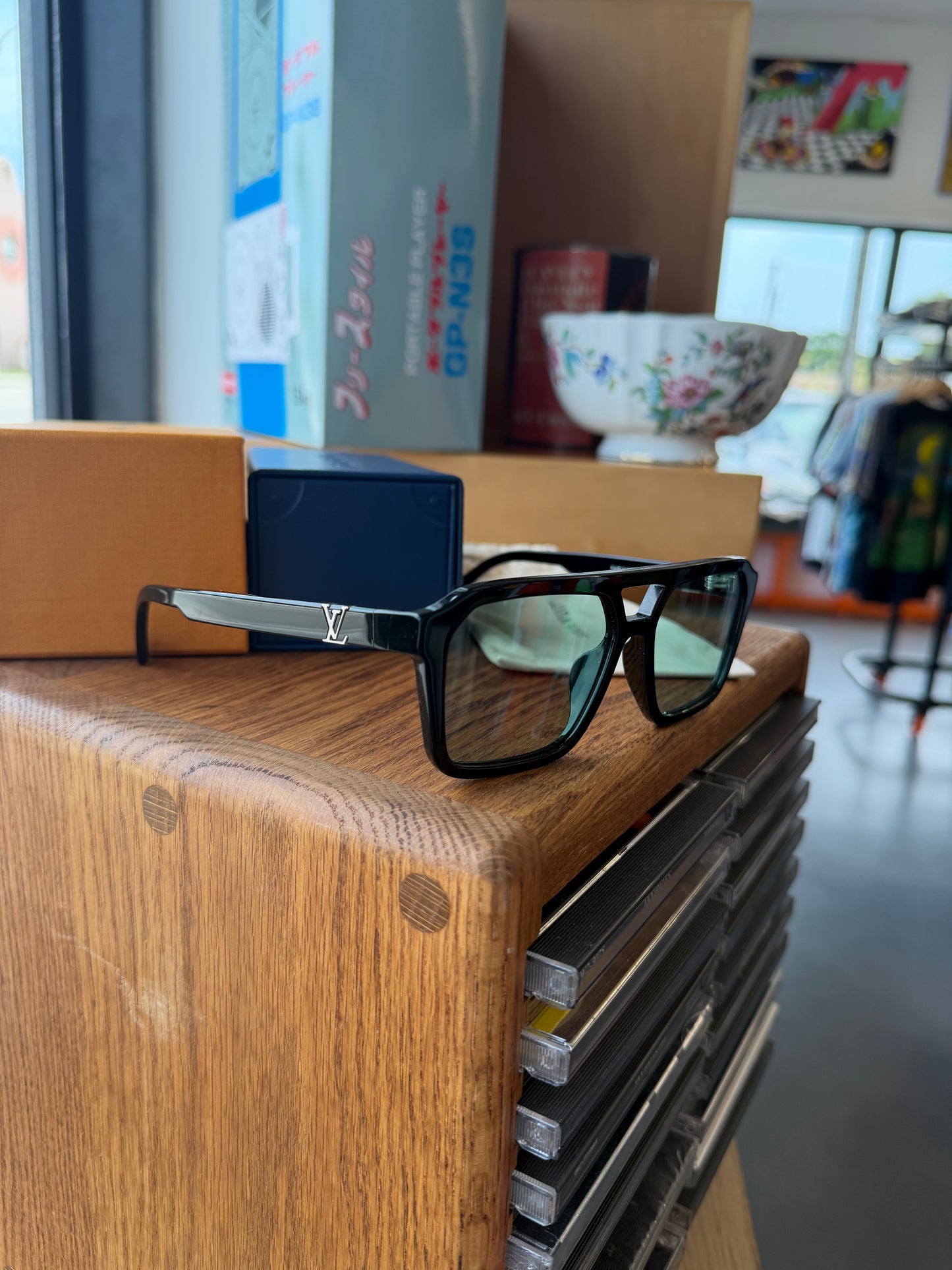 LOUIS VUITTON LV HIT SQUARE SUNGLASSES