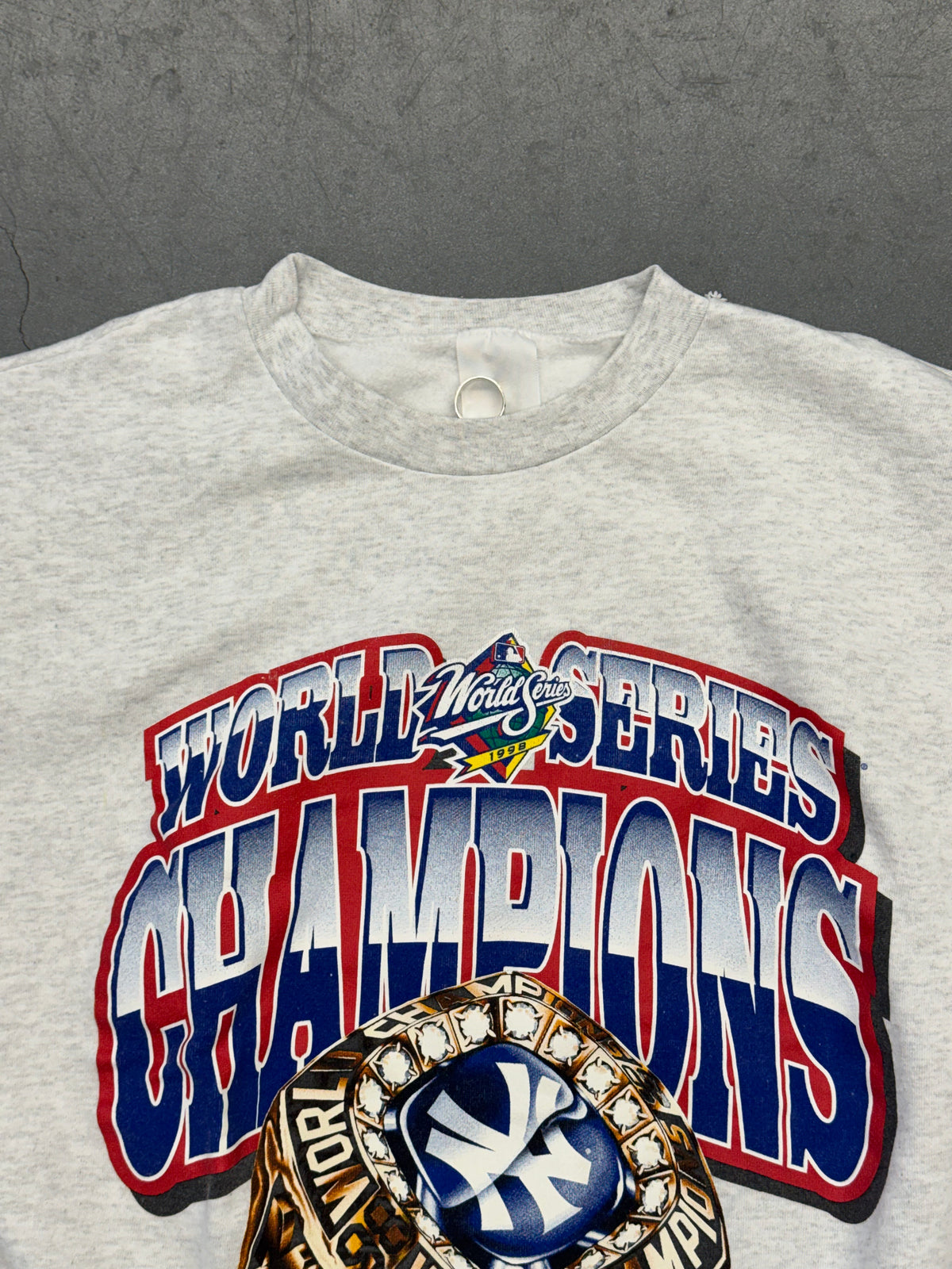 1998 WORLD SERIES CHAMPIONS NEW YORK YANKEES RING CREWNECK SWEATER (FADED TAG)
