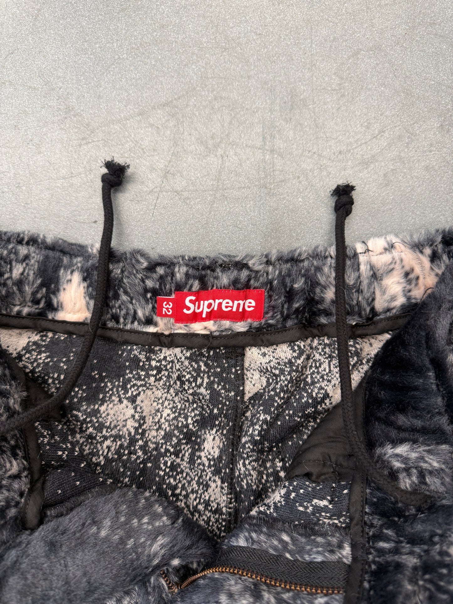 SS24 SUPREME FAUX FUR SHORT - BLACK