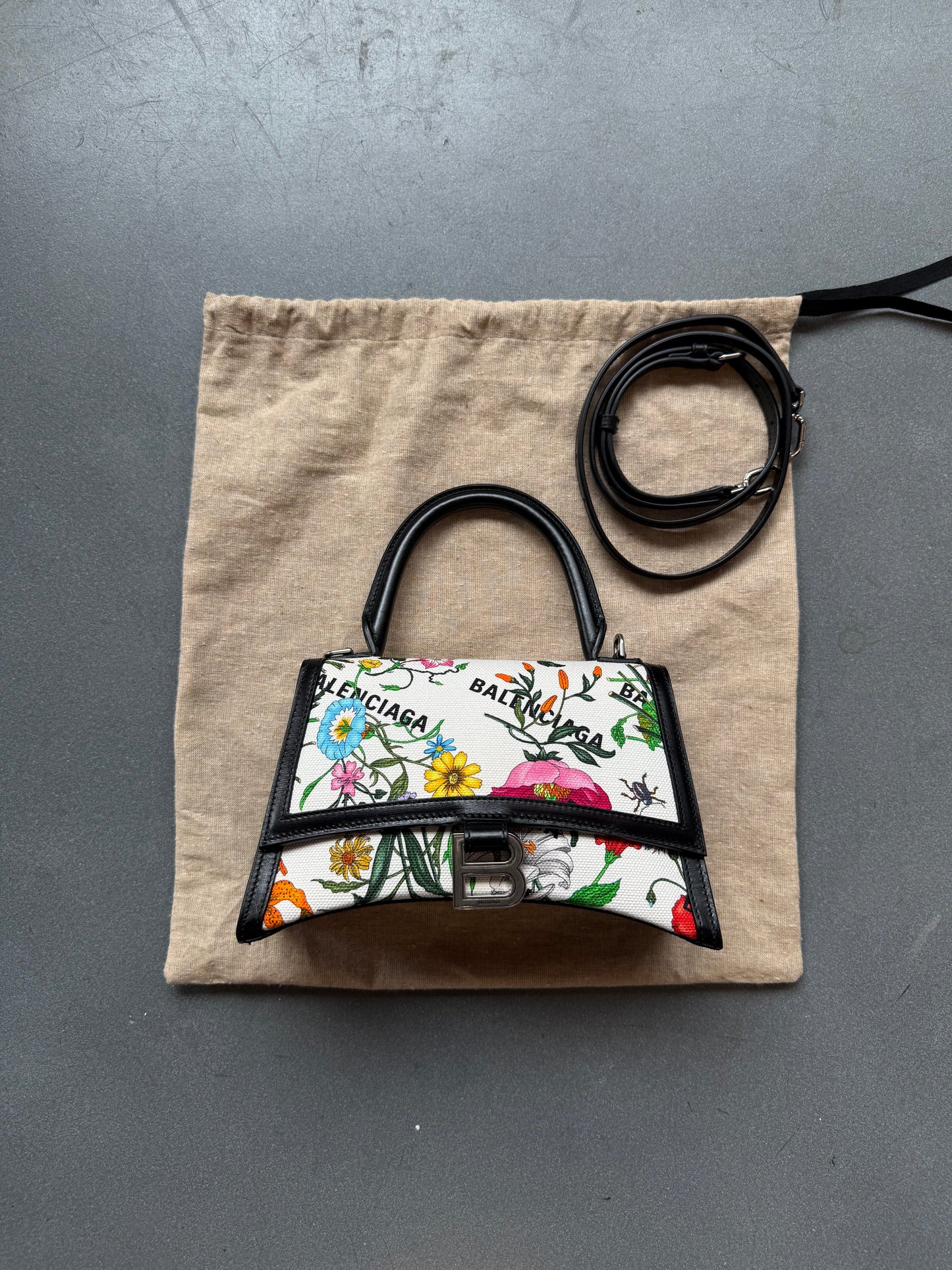 FW21 GUCCI X BALENCIAGA THE HACKER PROJECT SMALL HOURGLASS BAG (NEW WITH DUSTBAG) (TANIA)