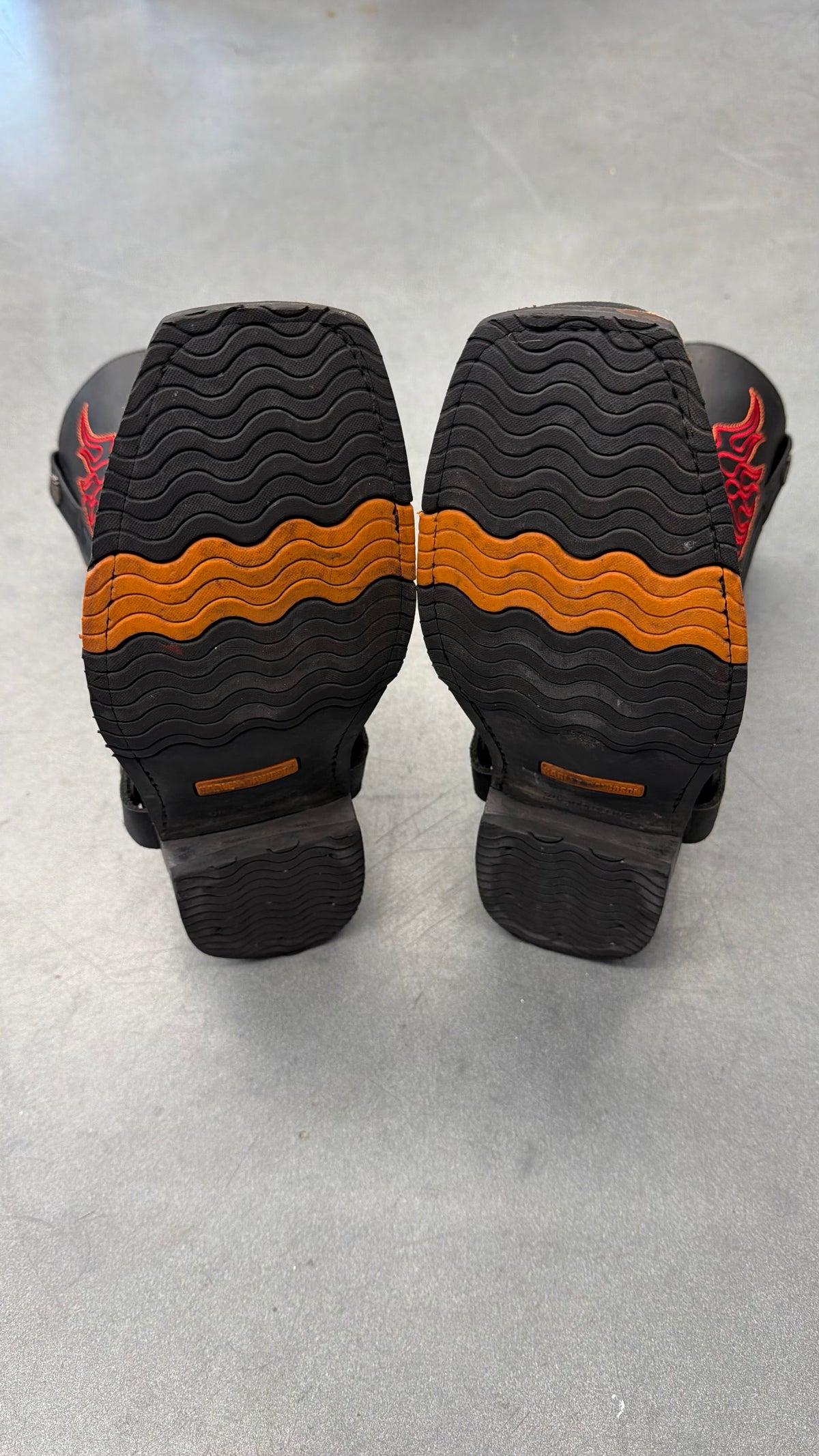 HARLEY-DAVIDSON SLAYTON LEATHER FLAME-EMBROIDERED BOOTS WITH SKULL HARDWARE (W/O BOX)