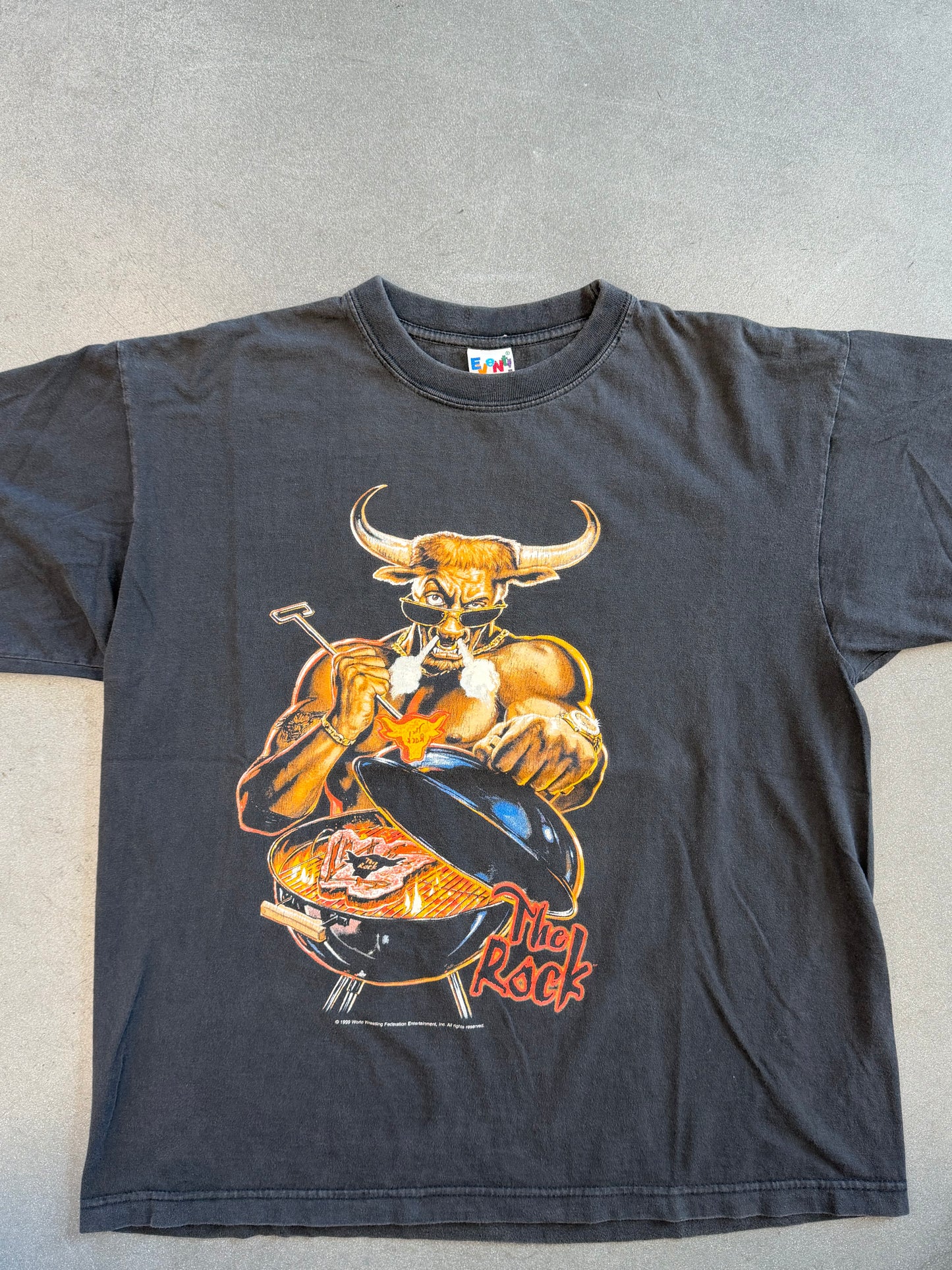 1999 WWE THE ROCK BULL "DO YOU SMELL IT!" WRESTLING TEE (EVENT! TAG)
