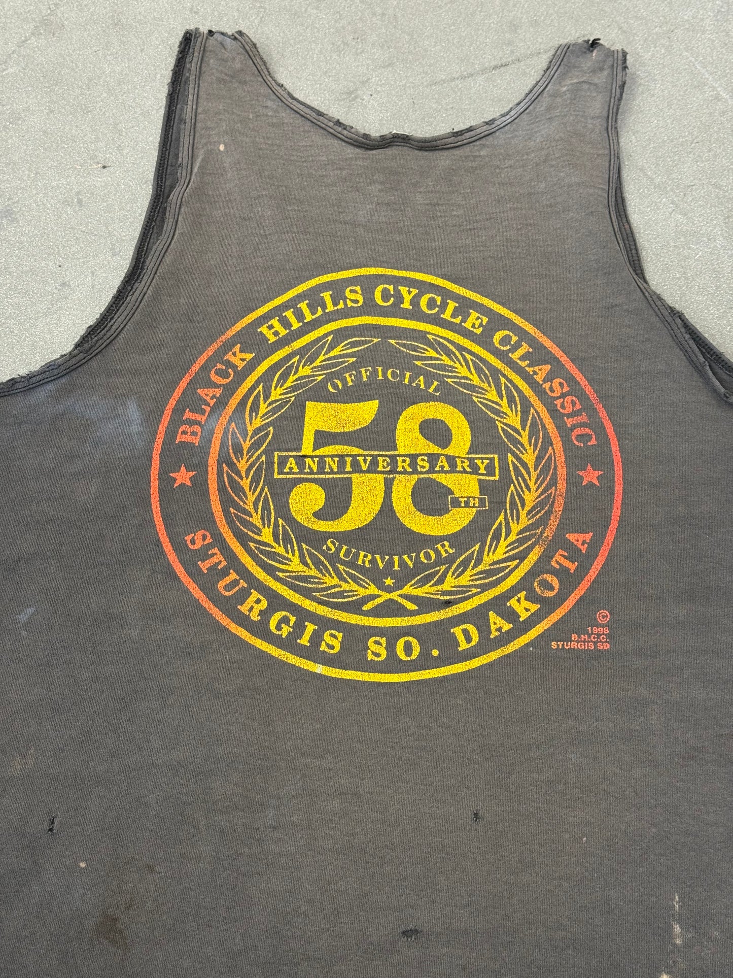 1998 BLACK HILLS CYCLE CLASSIC STURGIS SO. DAKOTA DISTRESSED TANK TOP (FOTL TAG)
