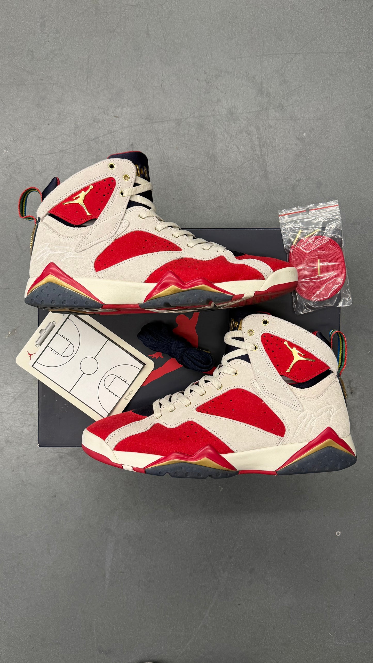 JORDAN 7 RETRO TROPHY ROOM NEW SHERIFF IN TOWN