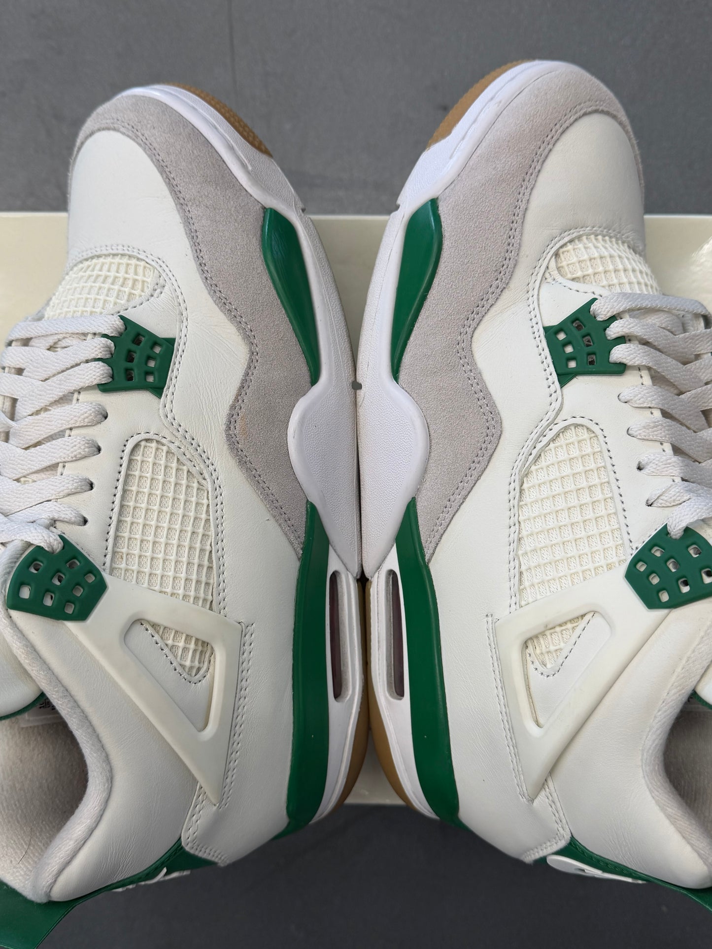 2023 AIR JORDAN 4 SB - PINE GREEN (W/BOX)
