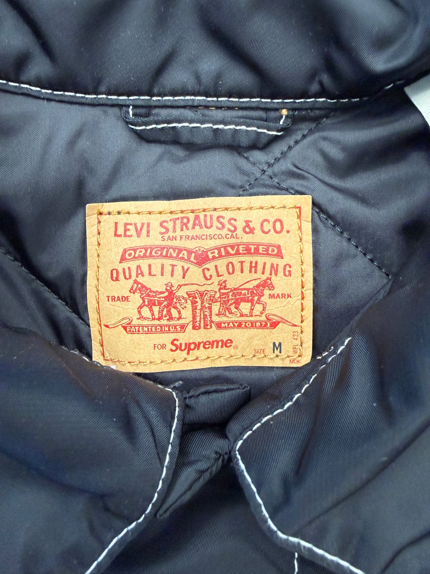 FW19 SUPREME LEVI'S NYLON TRUCKER JACKET - BLACK