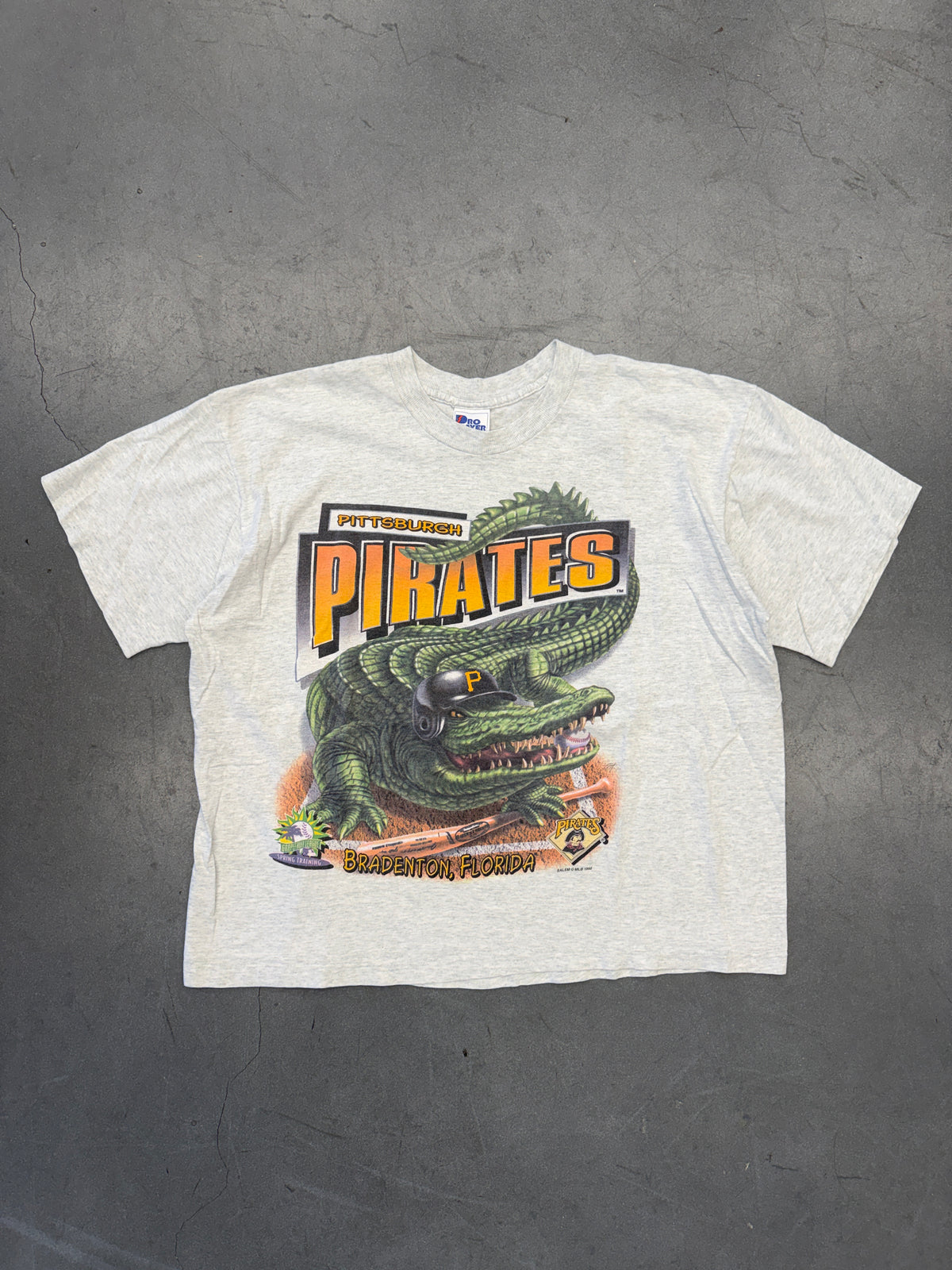 1995 PITTSBURGH PIRATES BRADENTON, FLORIDA SPRING TRAINING ALLIGATOR TEE (PRO PLAYER TAG)