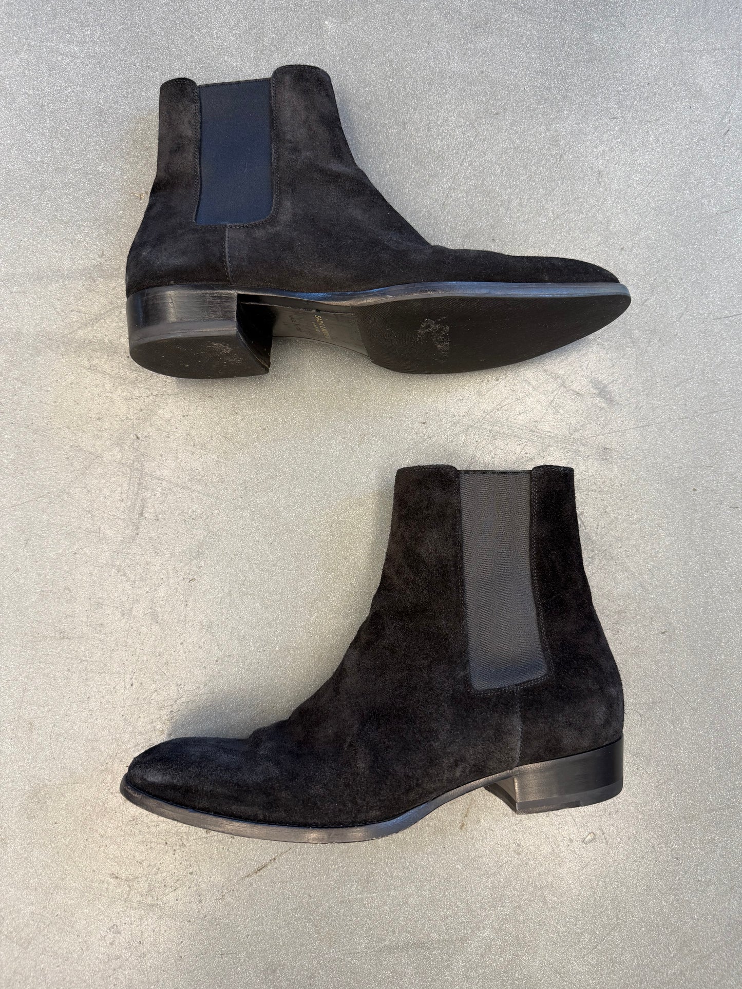 SIZE 41 SAINT LAURENT WYATT CHELSEA BOOTS - BLACK SUEDE (PRE-OWNED, RESOLED RIGHT FOOT, NO BOX)