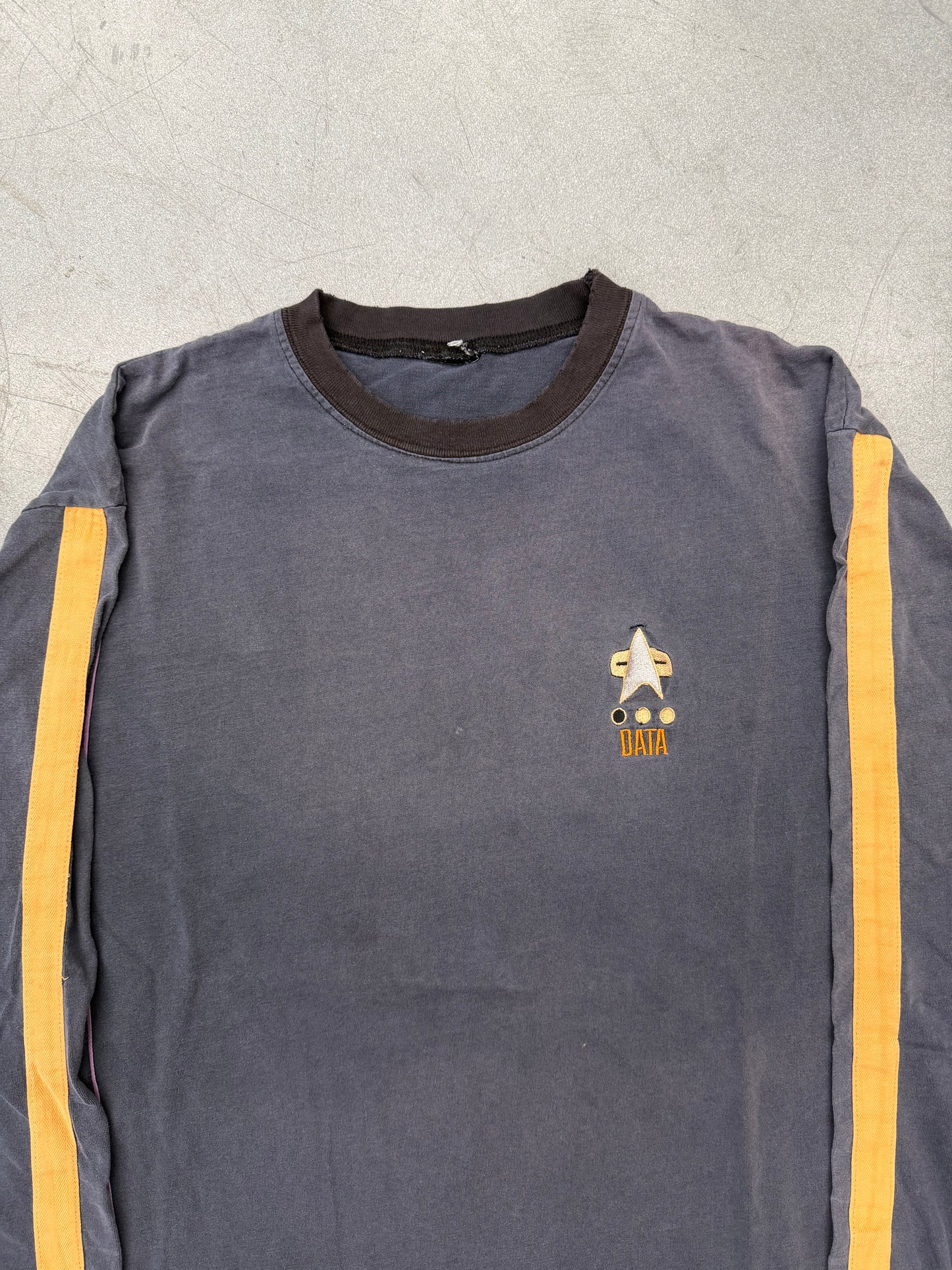 90S STAR TREK LIEUTENANT COMMANDER DATA STRIPED SLEEVE LS TEE (CUT TAG)