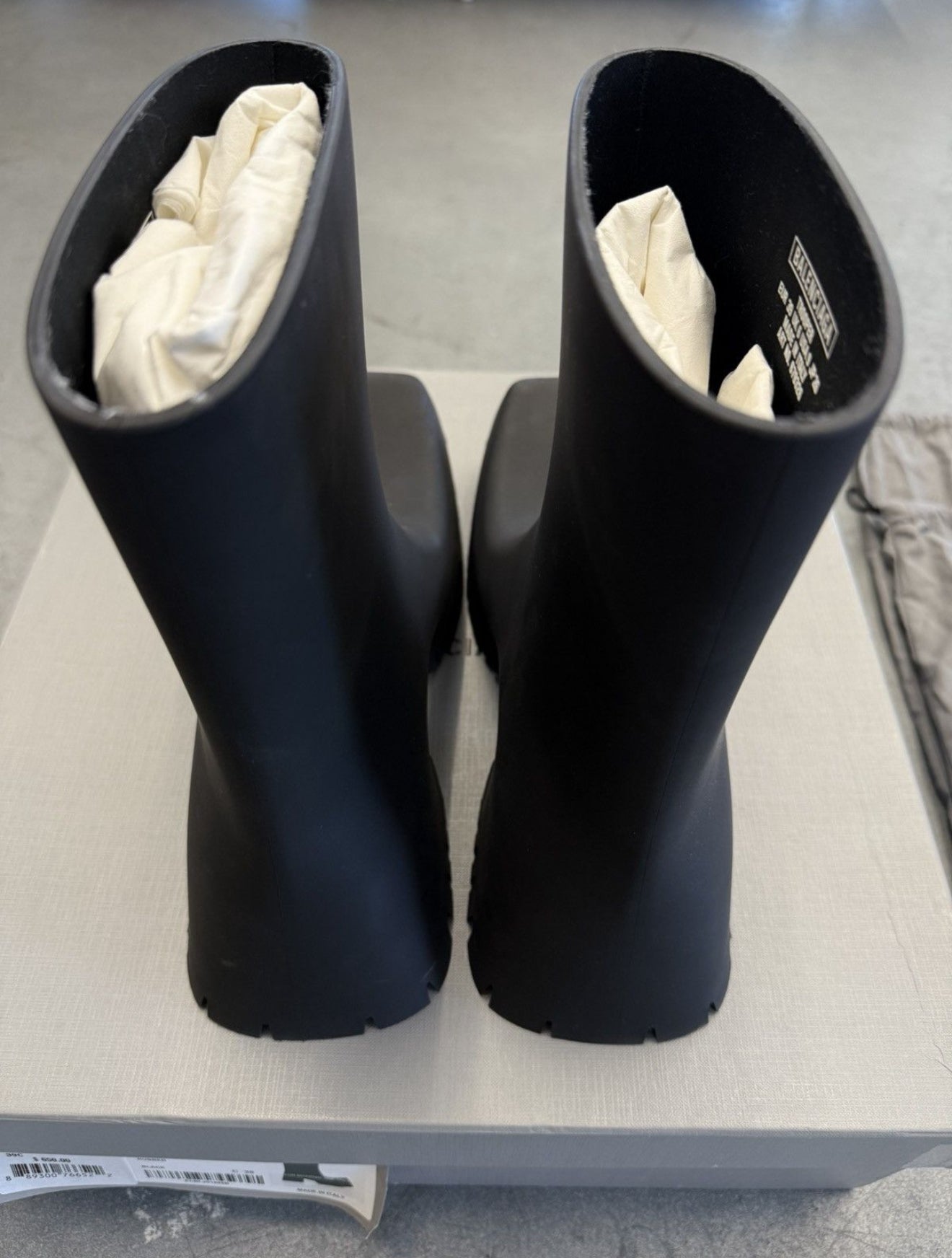 SIZE 39 BALENCIAGA BLACK RUBBER TROOPER BOOTIE