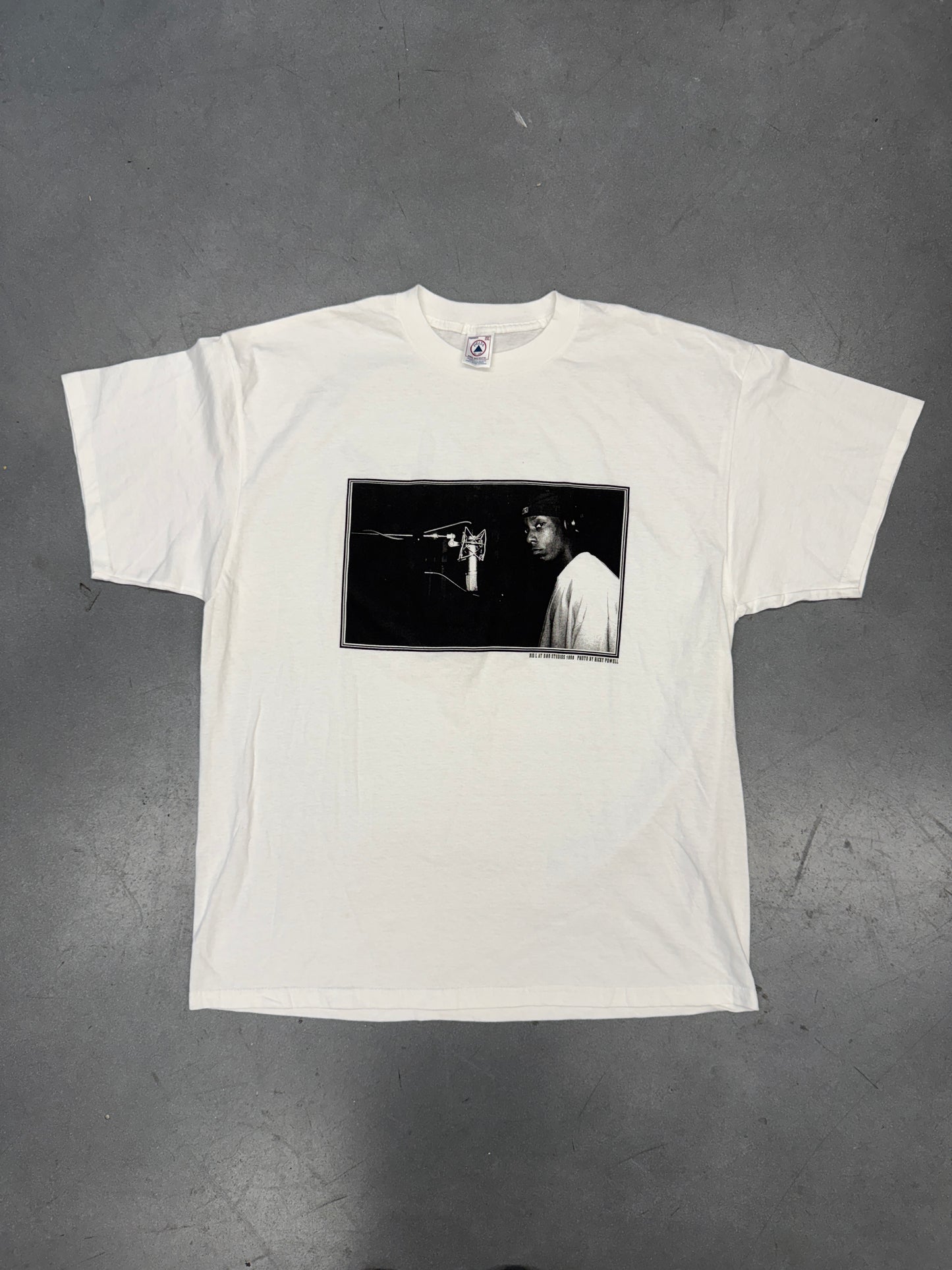 1998 BIG L AT D&D STUDIOS PHOTO BY RICKY POWELL TEE (DELTA TAG)