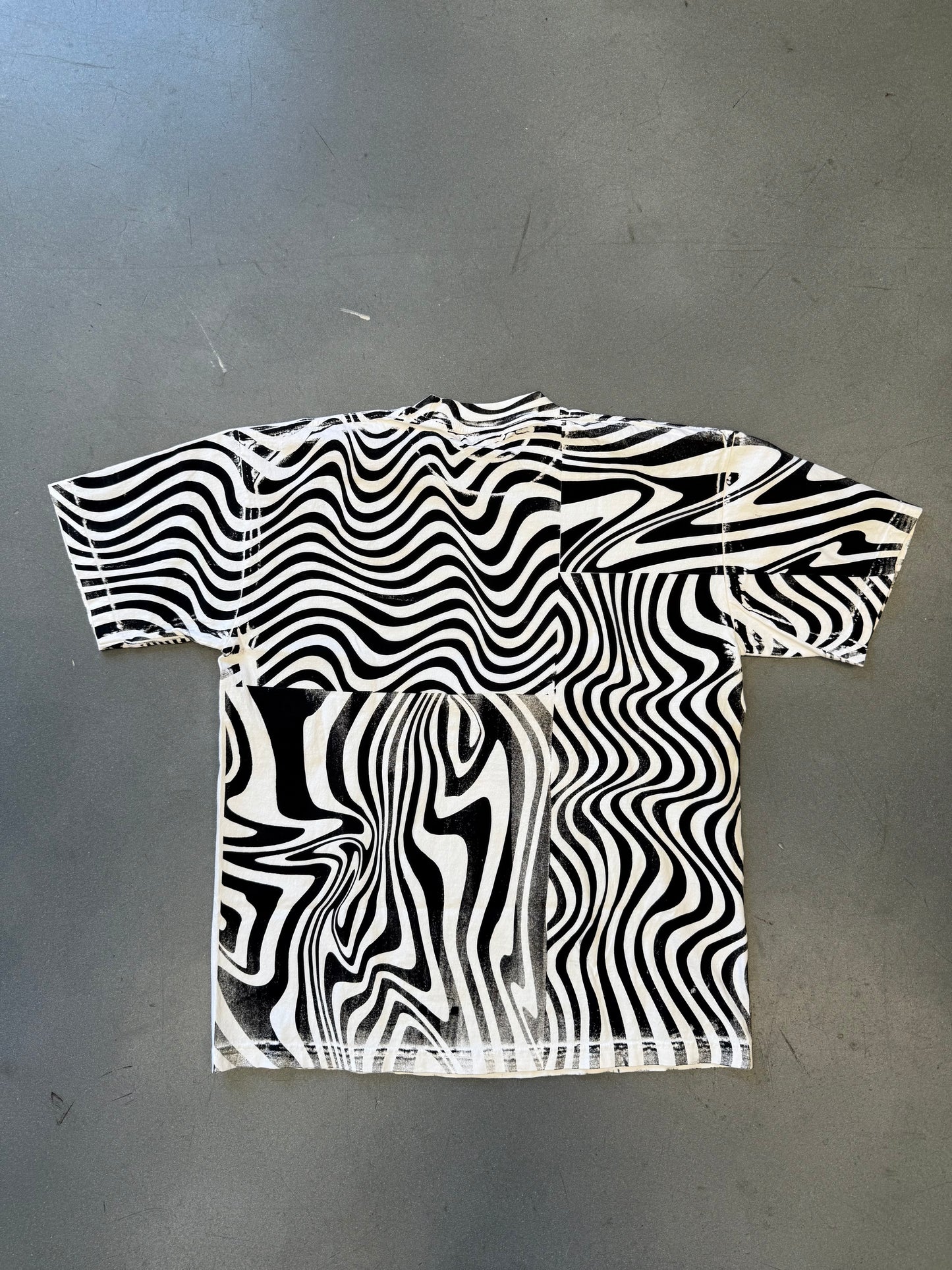 KNIGHT 2000 SZECHUAN MARKET TRIPPY AOP SCREEN TEE
