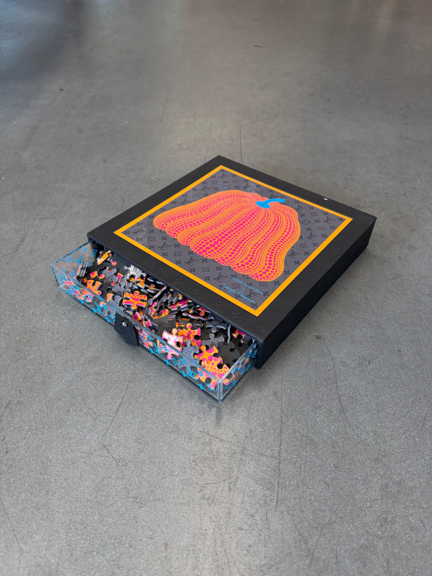 SS23 LOUIS VUITTON X YAYOI KUSAMA PUMPKIN JIGSAW PUZZLE (529 PIECES)