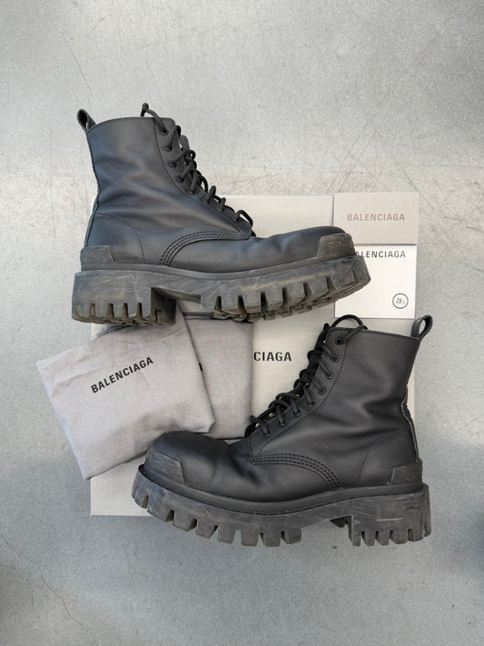 SIZE 39.5 BALENCIAGA RUBBER EFFECT LEATHER STRIKE BOOT (WITH BOX)