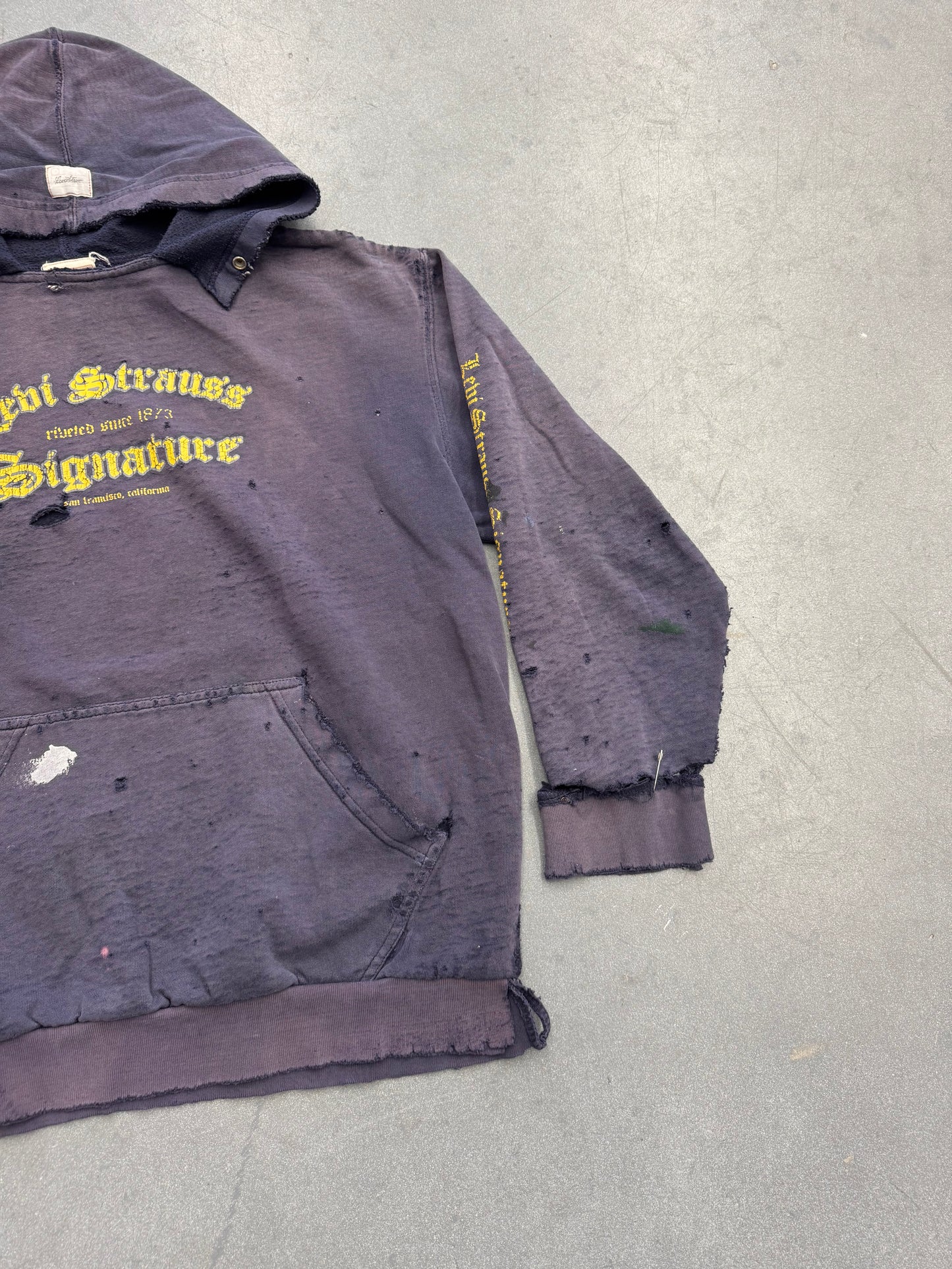 Y2K LEVI STRAUSS SIGNATURE DISTRESSED PULLOVER HOODIE