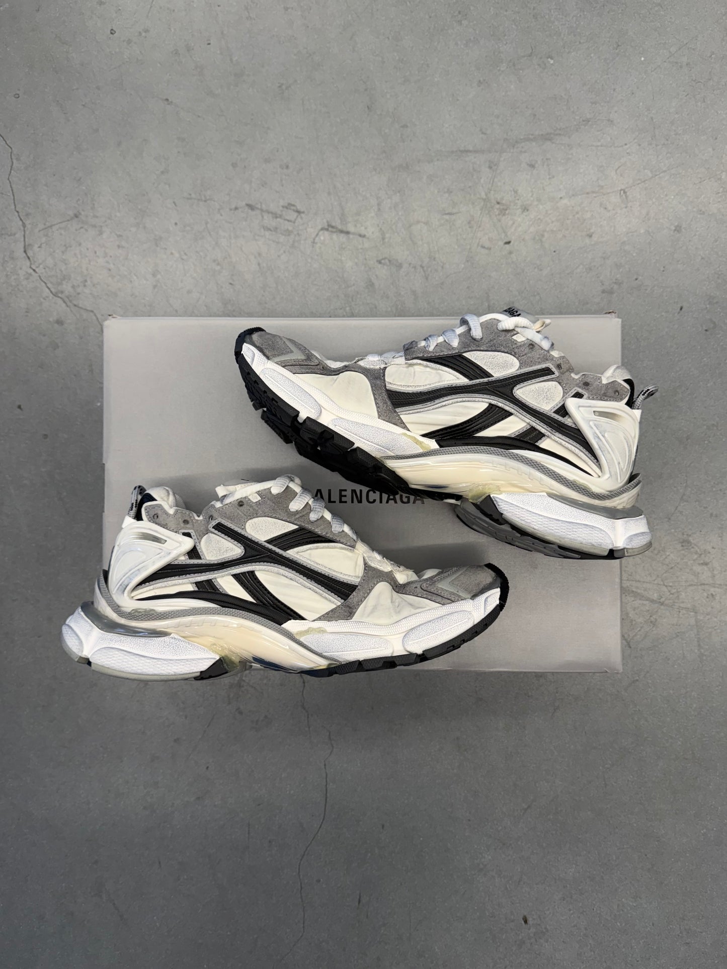SIZE 42 BALENCIAGA MEN'S RUNNER SNEAKERS NYLON/SUEDE/MESH (NEW WITH BOX)