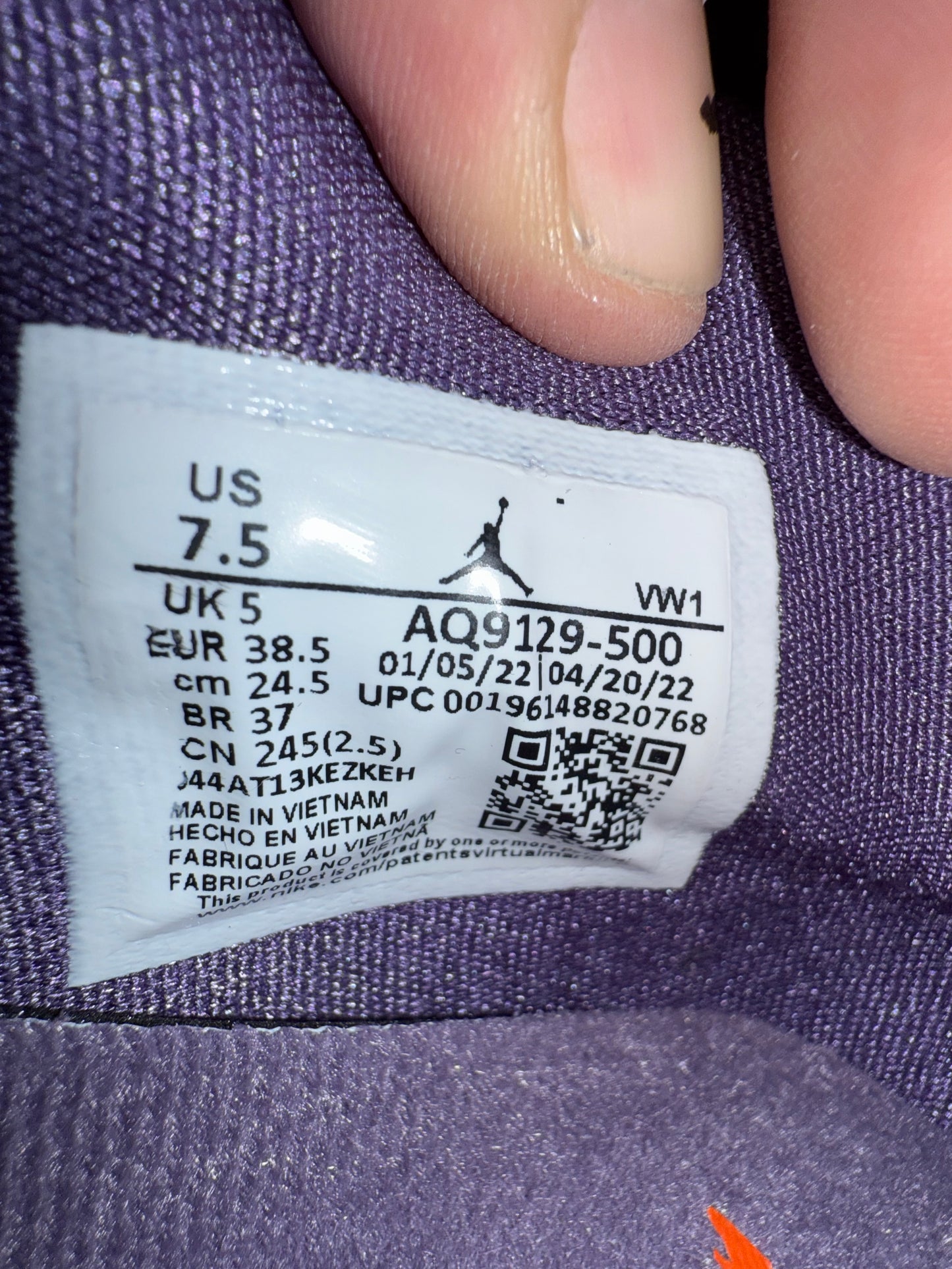 2022 SIZE 7.5 WOMEN'S JORDAN 4 RETRO CANYON PURPLE (NEW WITH BOX AND LACES)