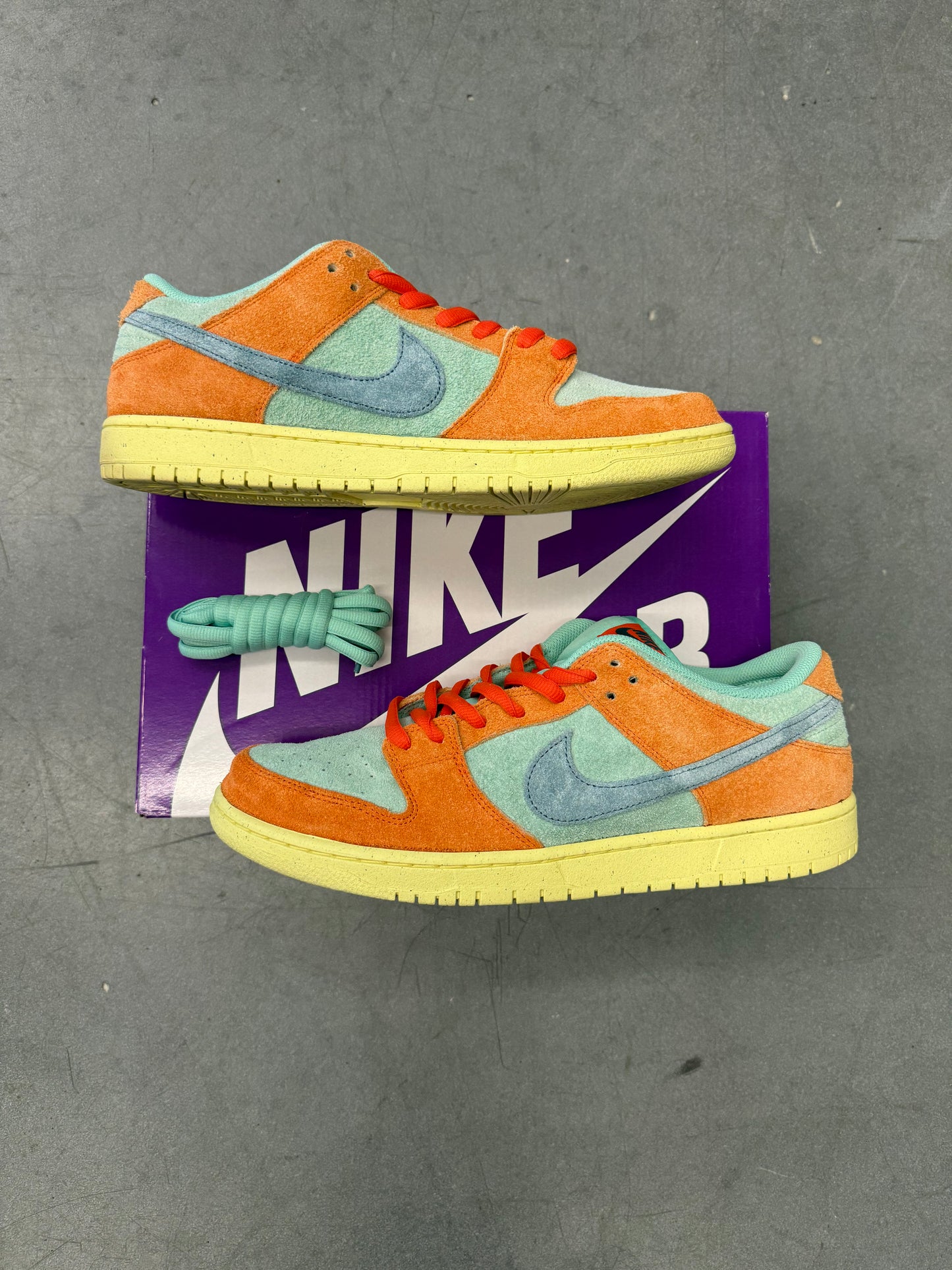 2023 SIZE 13 NIKE SB DUNK LOW ORANGE EMERALD RISE