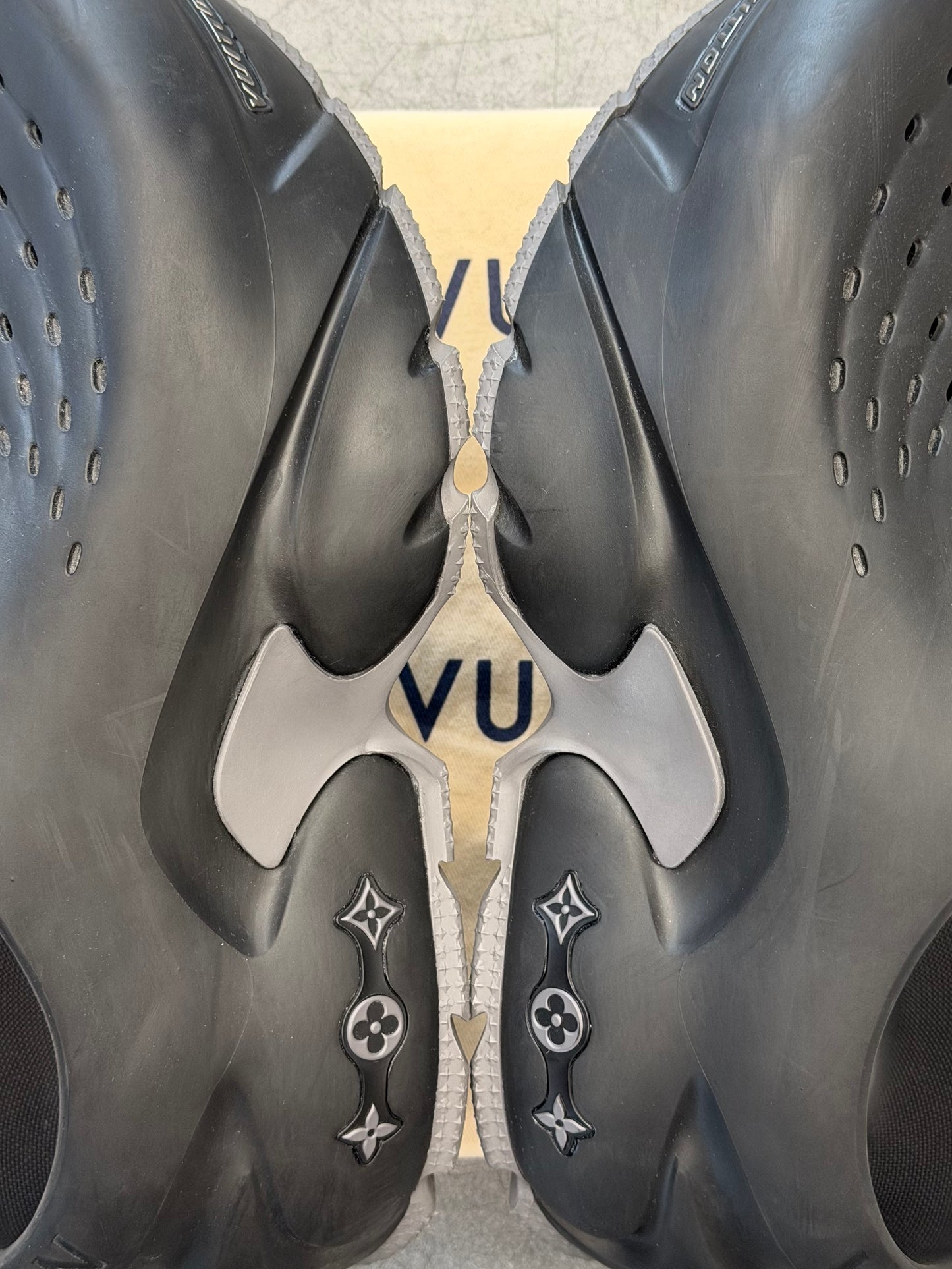 SIZE 7 LOUIS VUITTON RUBBER SHARK CLOGS (PRE-OWNED NO BOX)