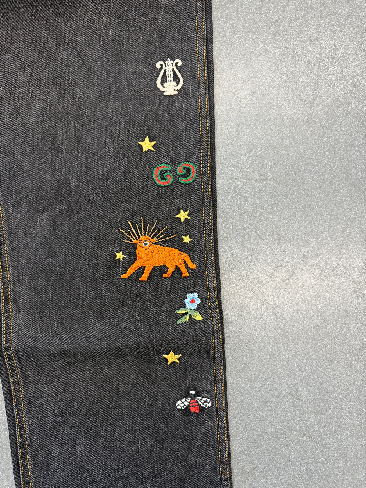GUCCI MENS BLACK DENIM JEANS EMBROIDERED MOTIFS SIZE 40