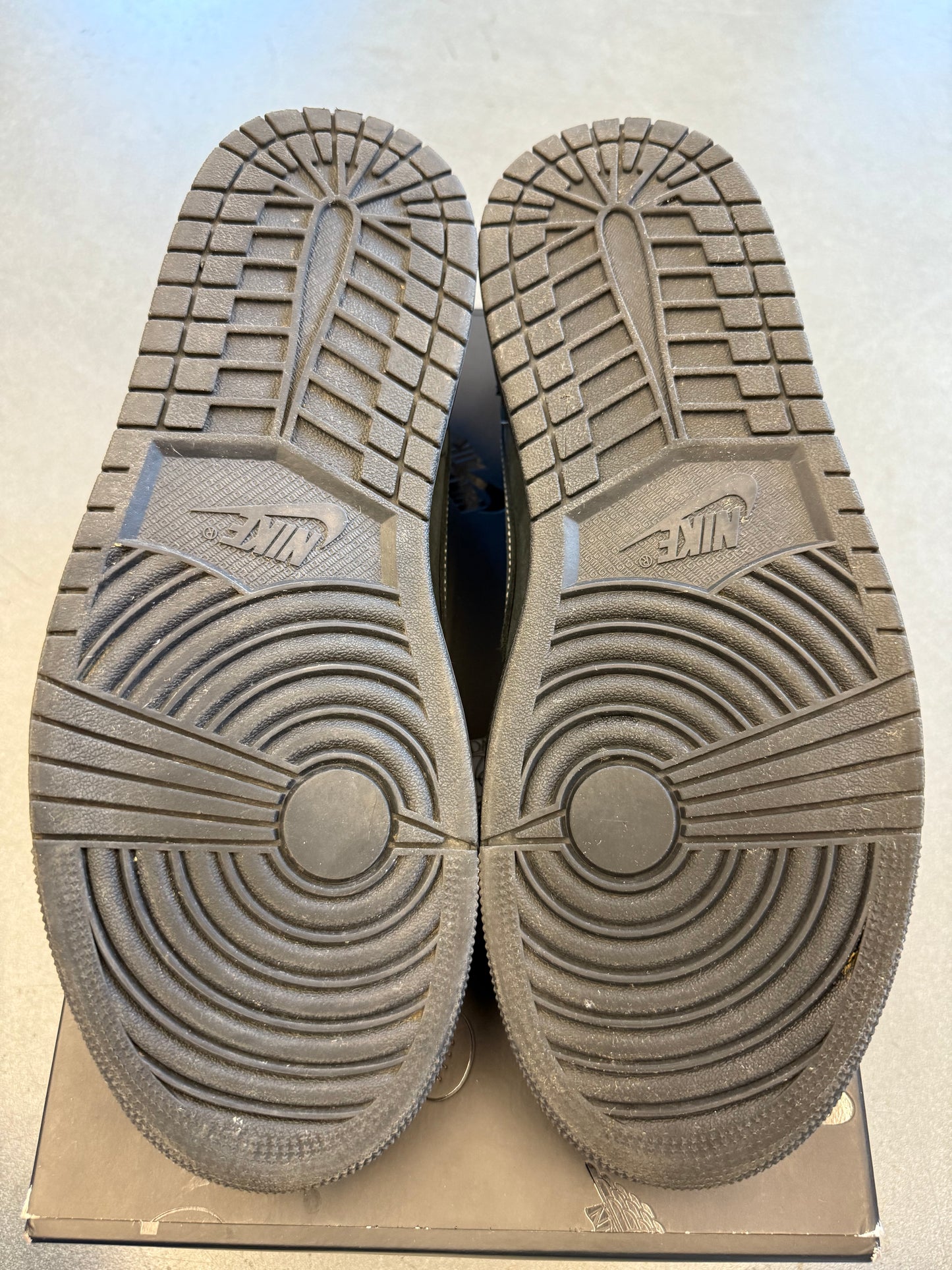 2022 SIZE 9.5 TRAVIS SCOTT X AIR JORDAN 1 RETRO LOW OG SP 'BLACK PHANTOM" (PRE-OWNED WITH BOX)