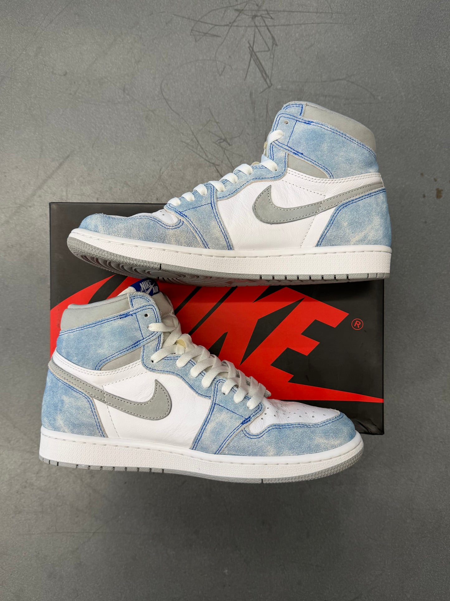 2021 AIR JORDAN 1 RETRO HIGH OG - HYPER ROYAL / SMOKE GREY (W/BOX)
