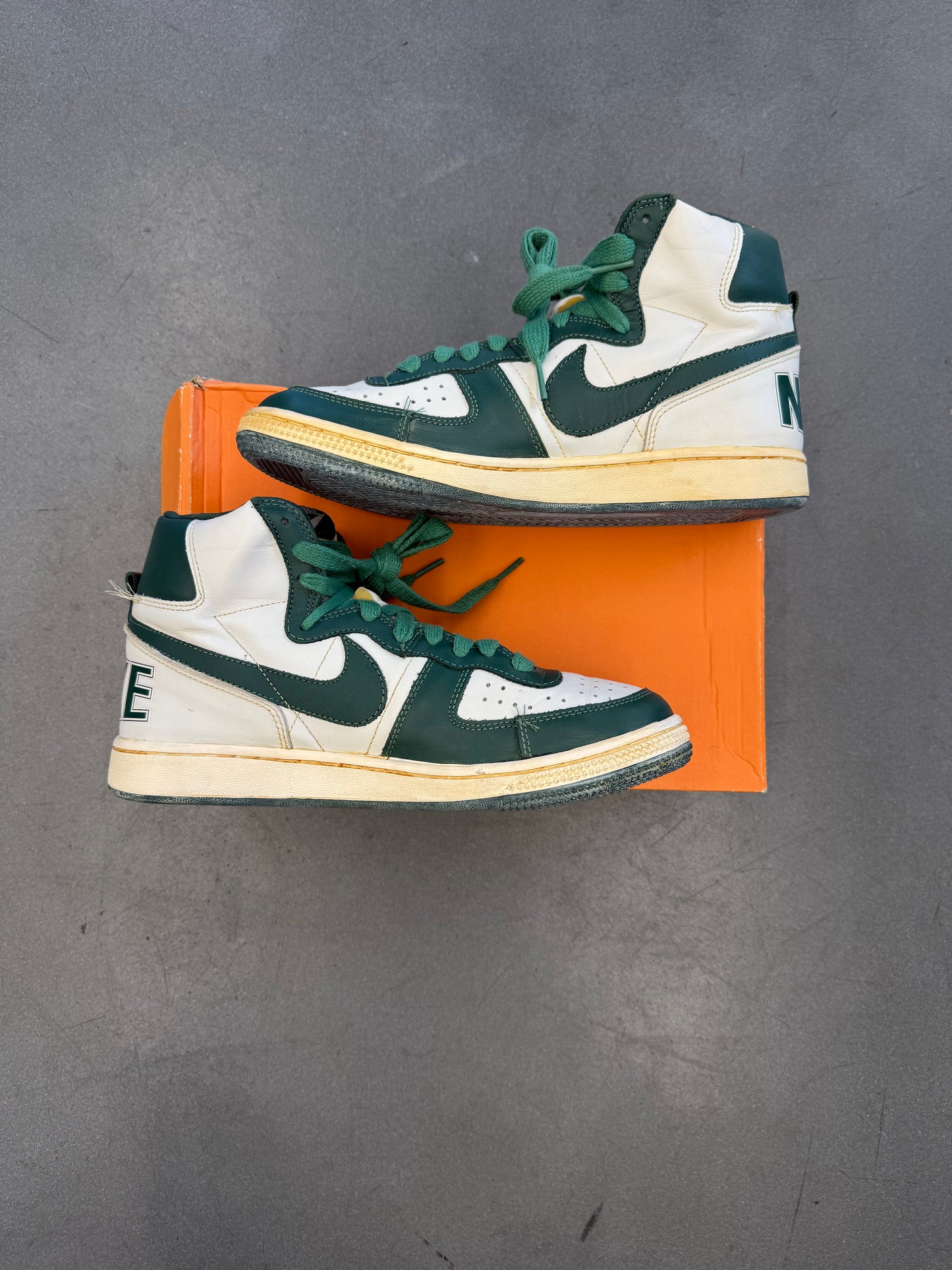 2008 SIZE 10 NIKE TERMINATOR HIGH VNTG - SWAN/NOBLE GREEN (NEW WITH BOX)