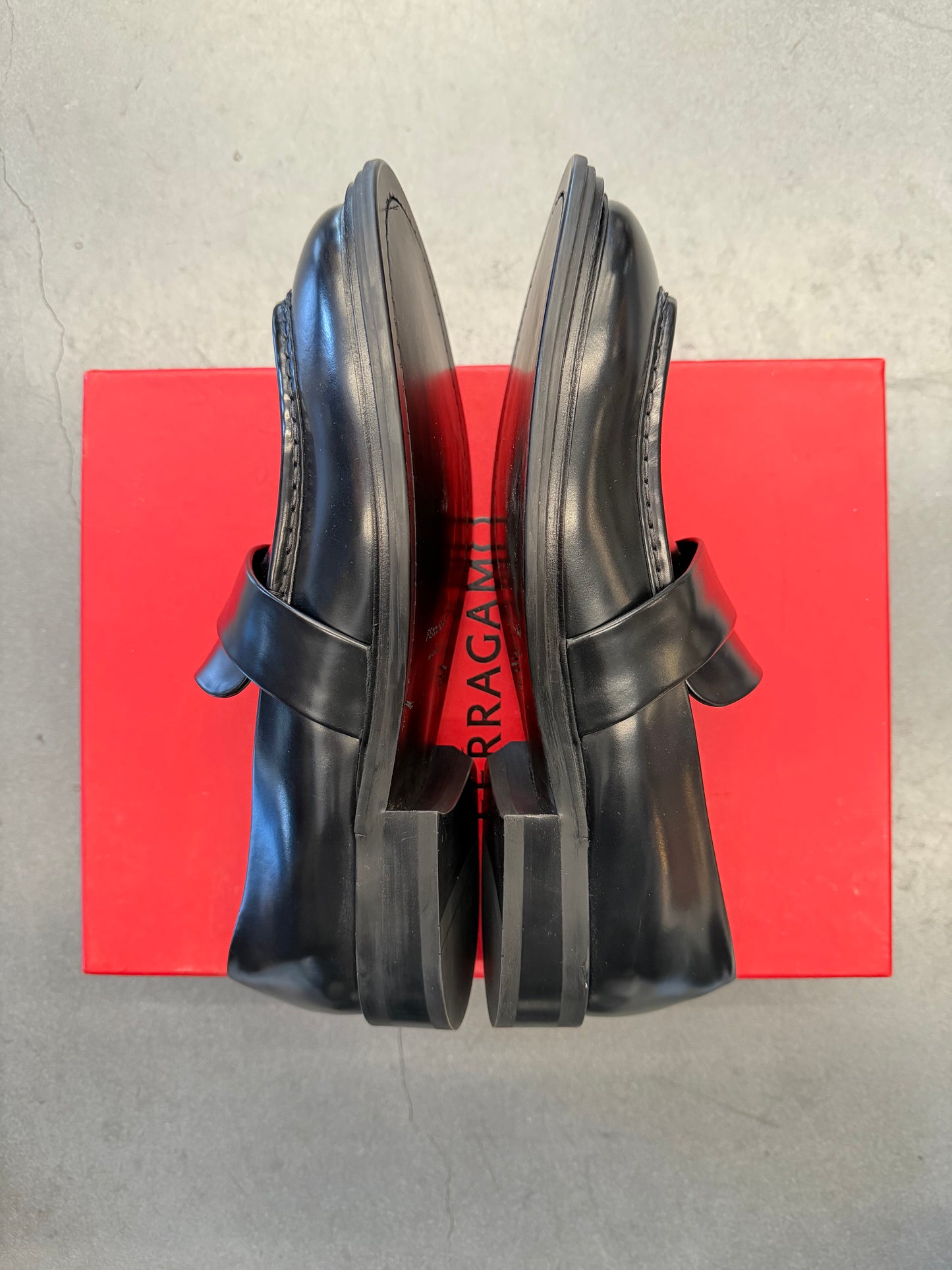 FERRAGAMO FIDELE BLACK LEATHER WIDE TOE LOAFERS (W/BOX)