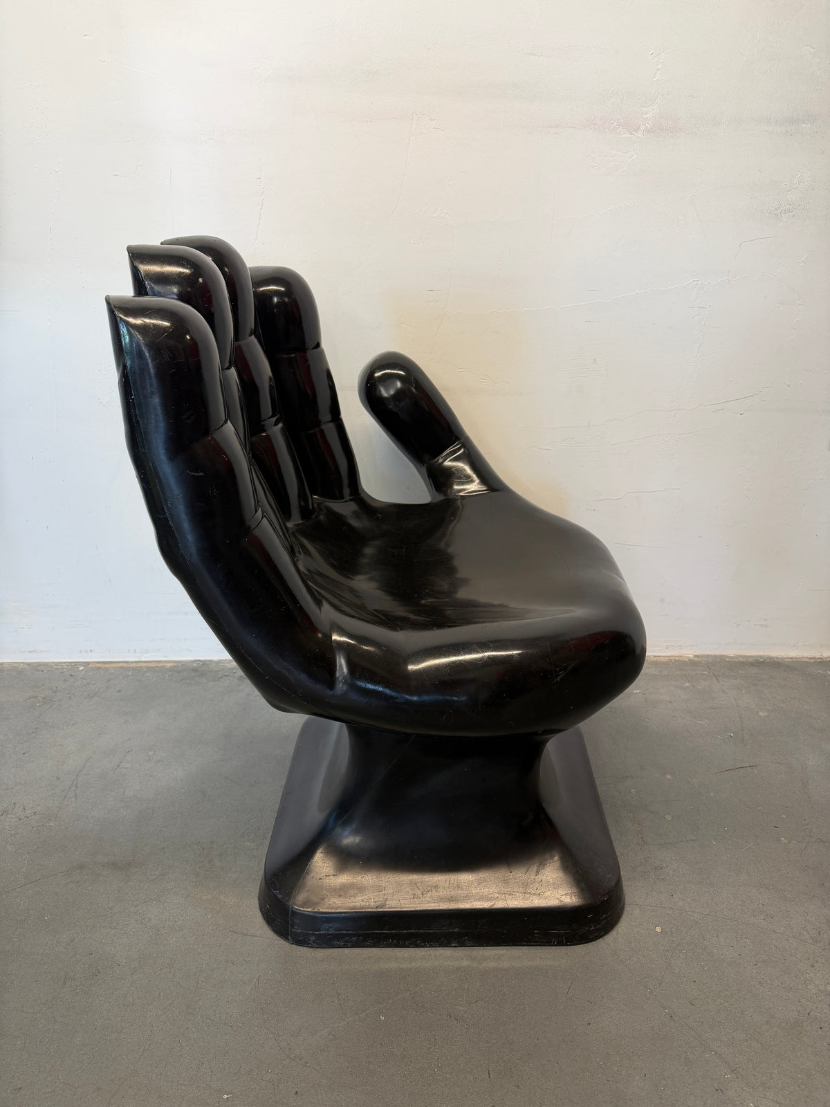 VINTAGE BLACK MOLDED PLASTIC HAND CHAIR