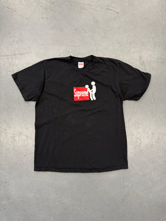 FW25 SUPREME STICK TEE - BLACK