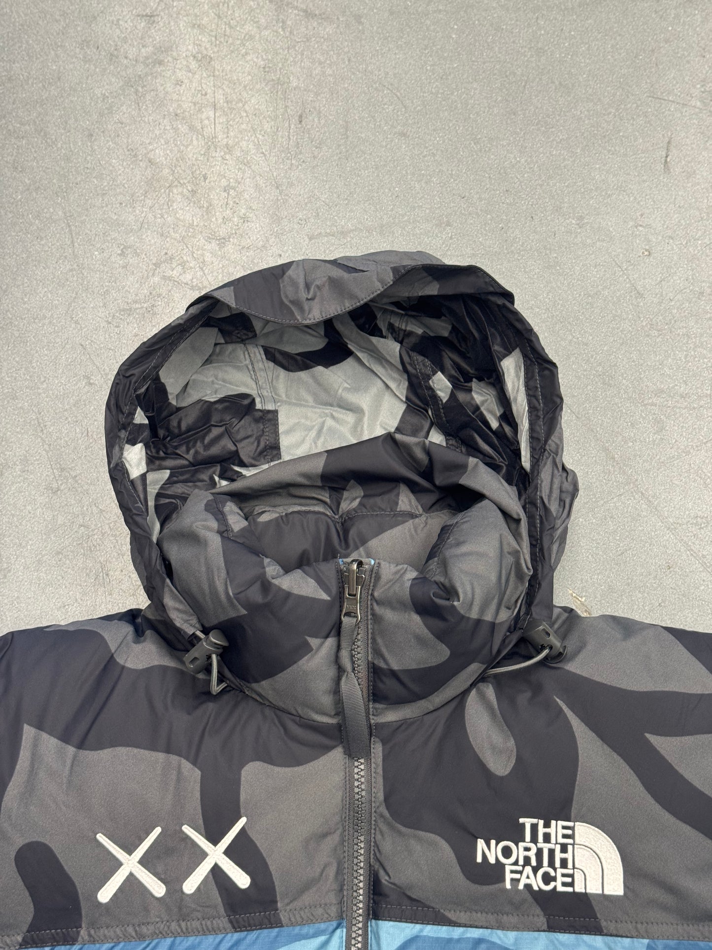 KAWS X THE NORTH FACE RETRO 1996 JACKET - MONTEREY BLUE NUPTSE PRINT