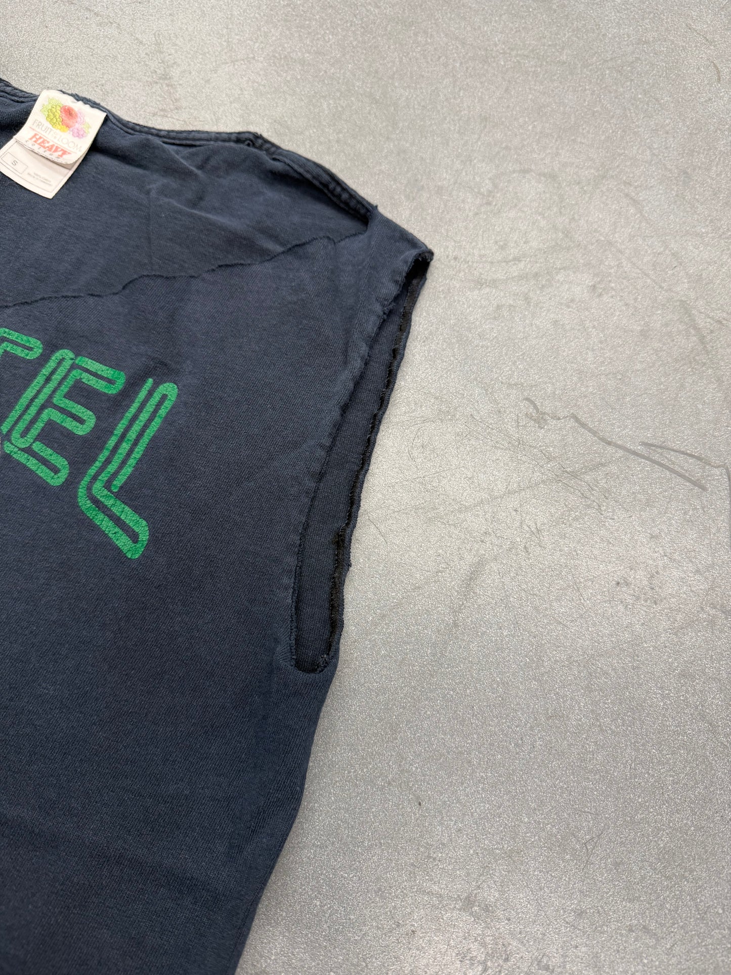 Y2K MOTEL HELL PIG CHAINSAW CUTOFF TEE (FOTL TAG)