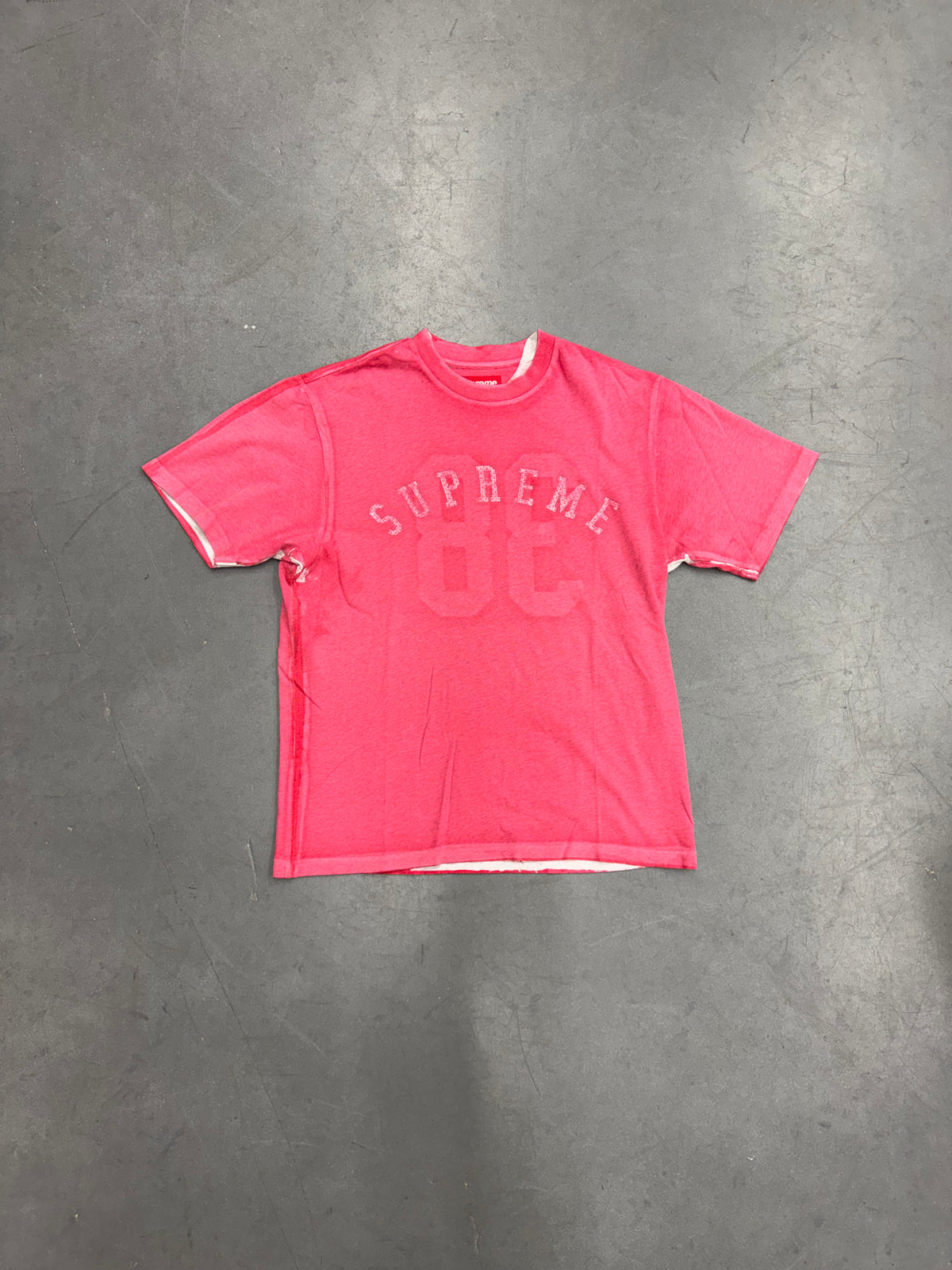 FW25 SUPREME OVERPRINT SS TOP - PINK