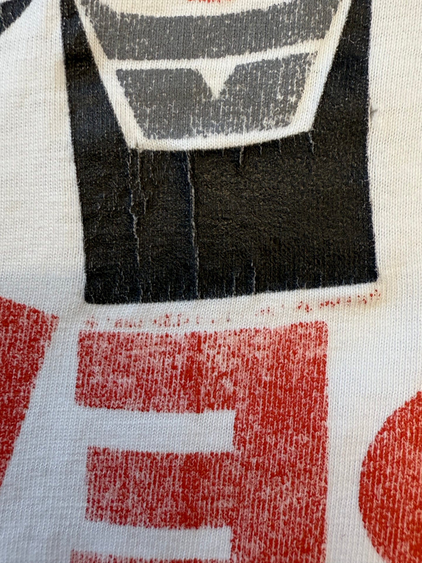 1991 RED HOT CHILI PEPPERS TRIBAL LOGO THRASHED TEE (PULLED TAG)