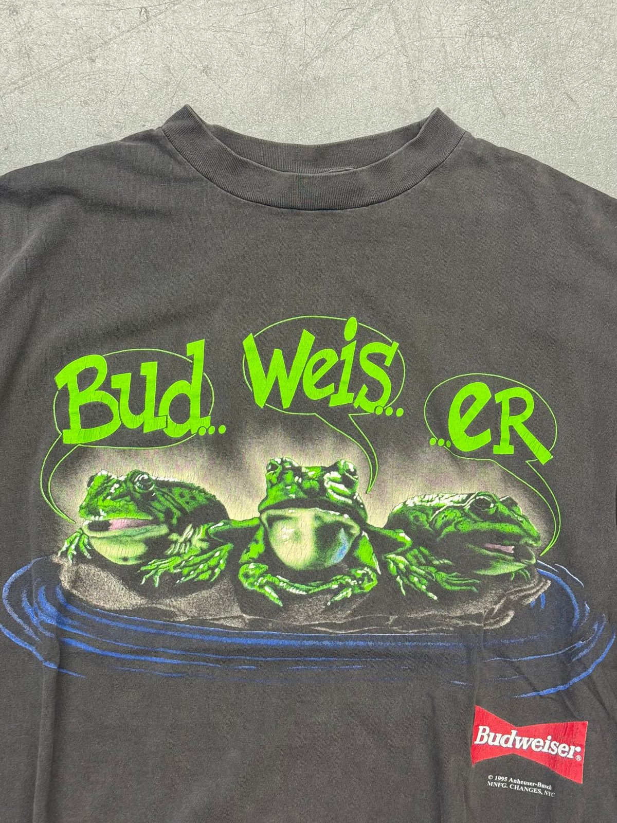 1995 BUDWEISER YOUR PAD OR MINE? BUD... WEIS... ...ER FROG TEE (CHANGES TAG)