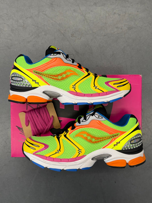 2025 SIZE 7 SAUCONY PROGRID TRIUMPH 4 WESTSIDE GUNN SUPER FLYGOD (NEW WITH SIGNED BOX)