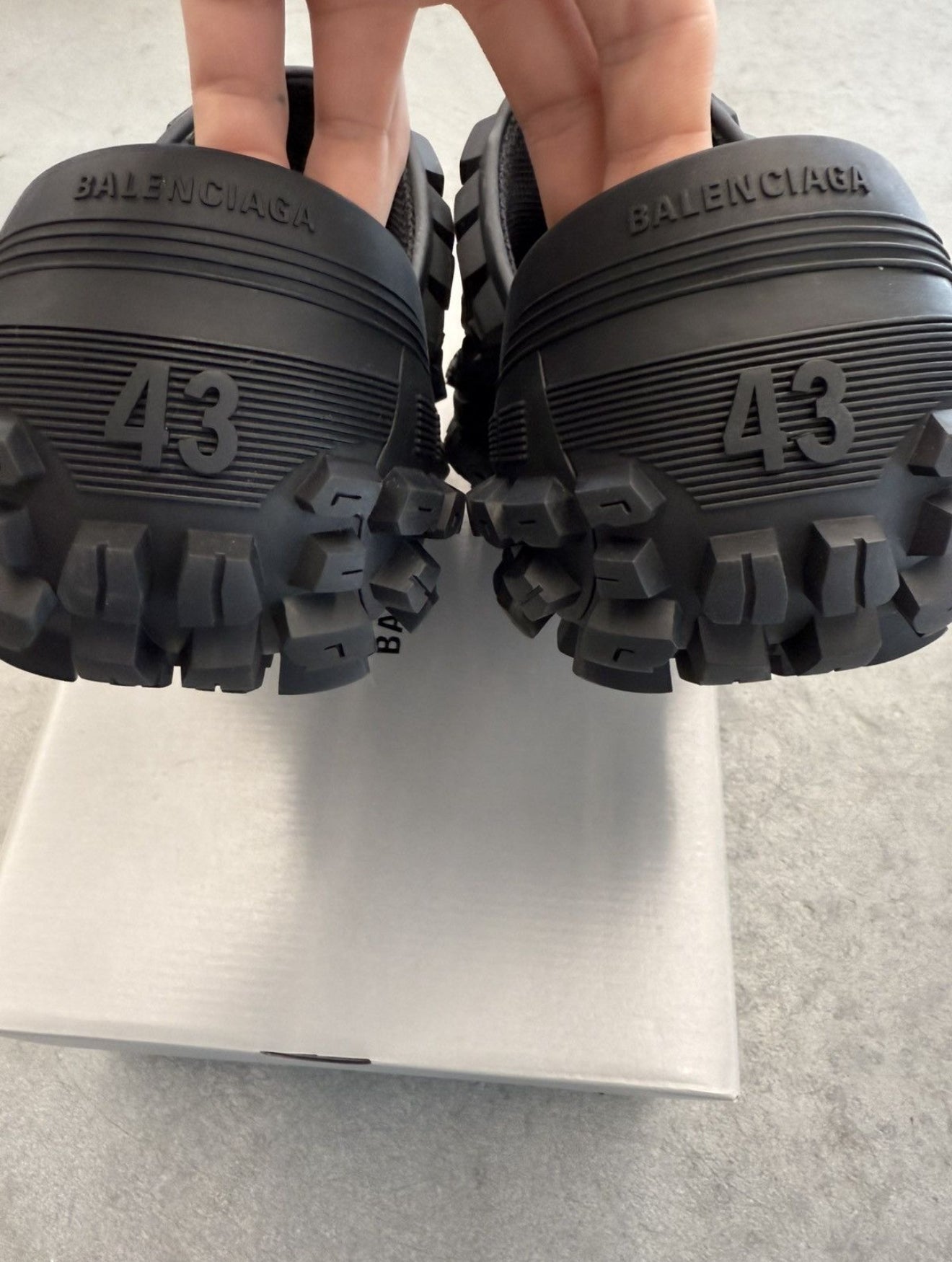 SIZE 43/10-10.5 BALENCIAGA DEFENDER CLOG BLACK (NEW WITH BOX)