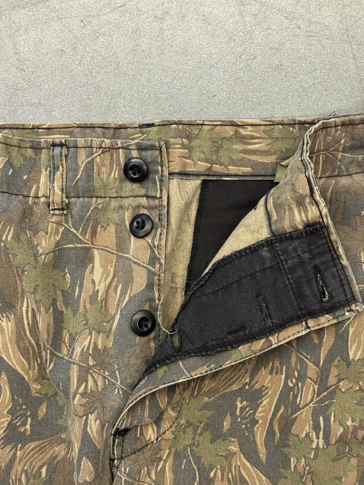 VINTAGE ROTHCO MILITARY DIVISION SMOKEY BRANCH CAMO CARGO PANTS